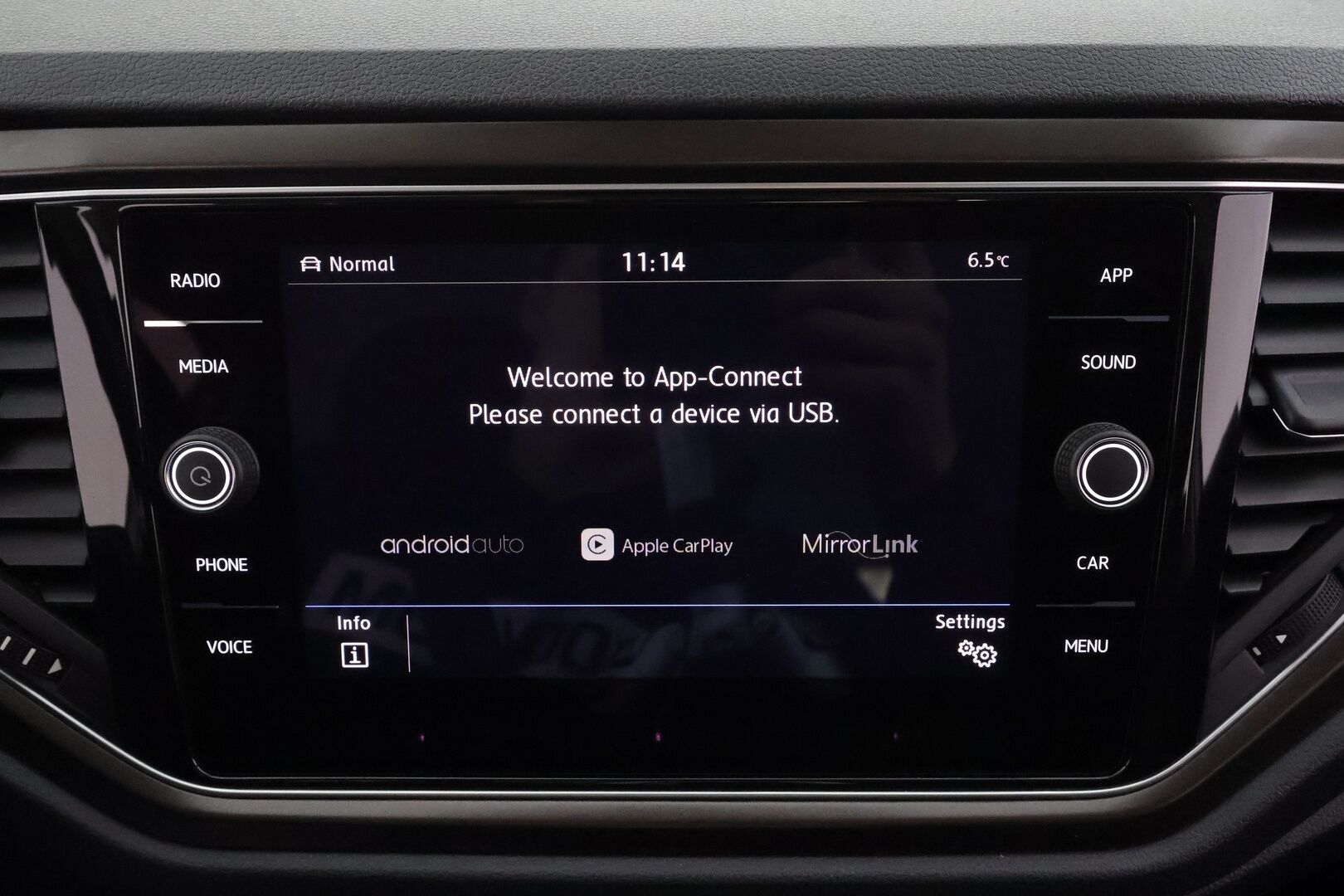 Volkswagen T-Roc 2018 Style 2,0 TDI SCR 110 kW 4MOTION DSG * ACC / P.kamera / Webasto / LED / Kaistavahti * - Suomi-auto / Kahdet renkaat aluvanteilla