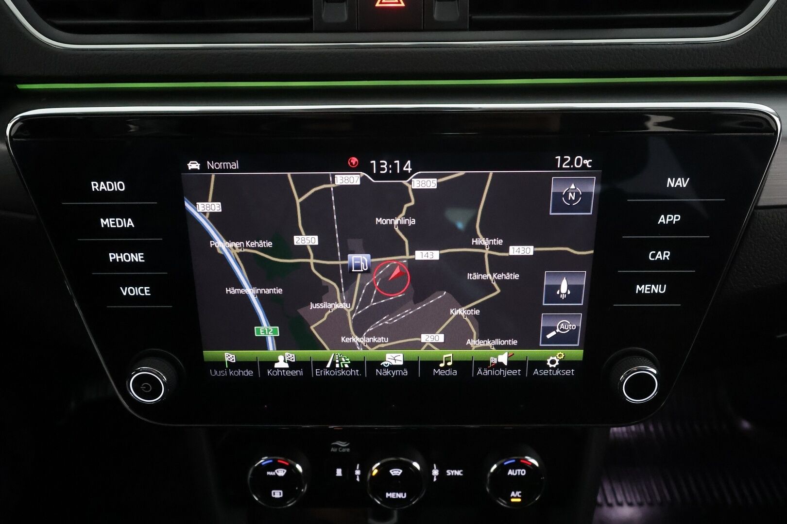 Skoda Superb 2018 2,0 TDI 190 4x4 Style BusinessLine DSG Autom. * ACC / Webasto / Canton / Xenon / Muistipenkki / P.tutkat  * - Merkkihuollettu / Suomi-auto / Kahdet Renkaat