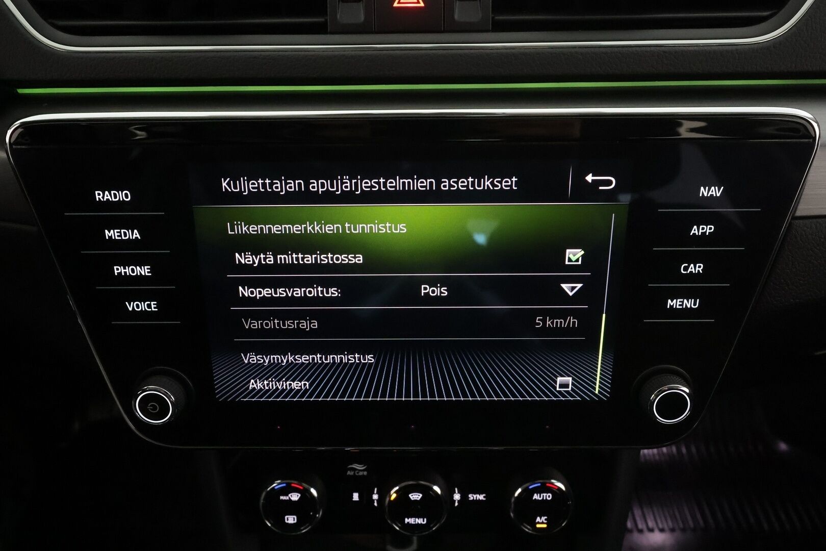 Skoda Superb 2018 2,0 TDI 190 4x4 Style BusinessLine DSG Autom. * Webasto / Adapt.Vakkari / Canton / Muistipenkki / Xenon / Peruutustutkat - Merkkihuollettu / Suomi-auto / Kahdet Renkaat - HULLUT AVAJAISHULINAT KORKOTARJOUS 3,29 %