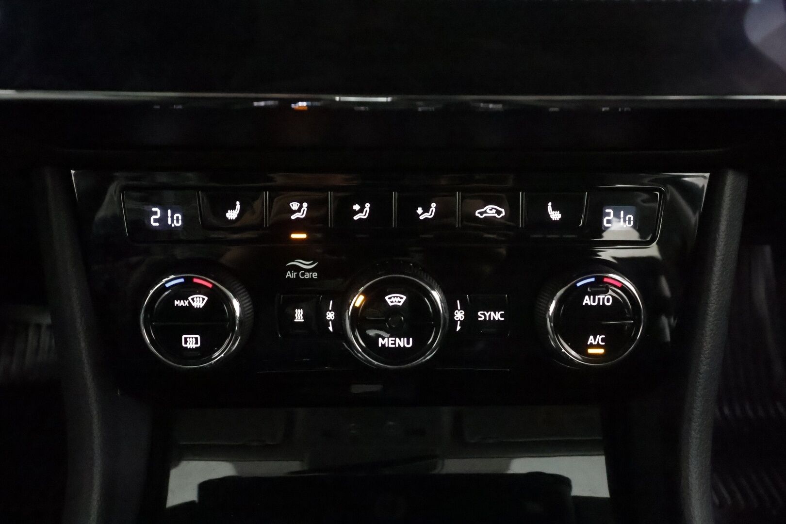 Skoda Superb 2018 2,0 TDI 190 4x4 Style BusinessLine DSG Autom. * Webasto | Adapt.Vakkari | Canton | Muistipenkki | Xenon | Peruutustutkat - Merkkihuollettu / Suomi-auto / Kahdet Renkaat