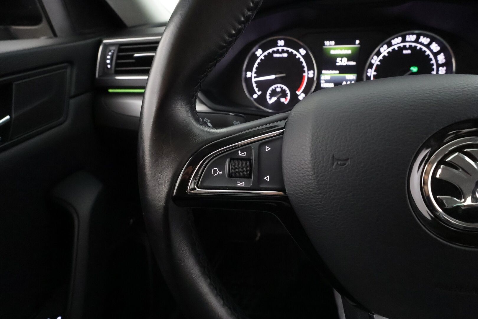 Skoda Superb 2018 2,0 TDI 190 4x4 Style BusinessLine DSG Autom. * Webasto | Adapt.Vakkari | Canton | Muistipenkki | Xenon | Peruutustutkat - Merkkihuollettu / Suomi-auto / Kahdet Renkaat