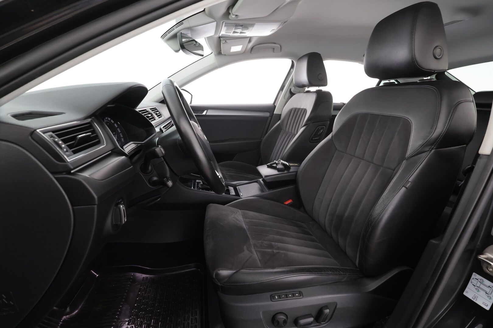 Skoda Superb 2018 2,0 TDI 190 4x4 Style BusinessLine DSG Autom. * Webasto | Adapt.Vakkari | Canton | Muistipenkki | Xenon | Peruutustutkat - Merkkihuollettu / Suomi-auto / Kahdet Renkaat