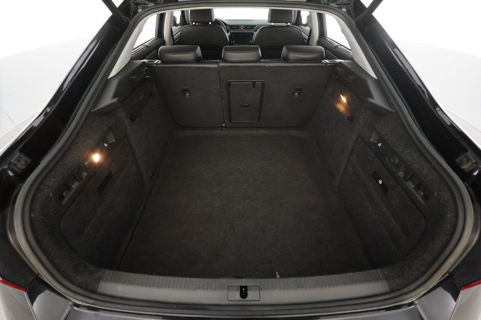Skoda Superb 2018 2,0 TDI 190 4x4 Style BusinessLine DSG Autom. * Webasto | Adapt.Vakkari | Canton | Muistipenkki | Xenon | Peruutustutkat - Merkkihuollettu / Suomi-auto / Kahdet Renkaat
