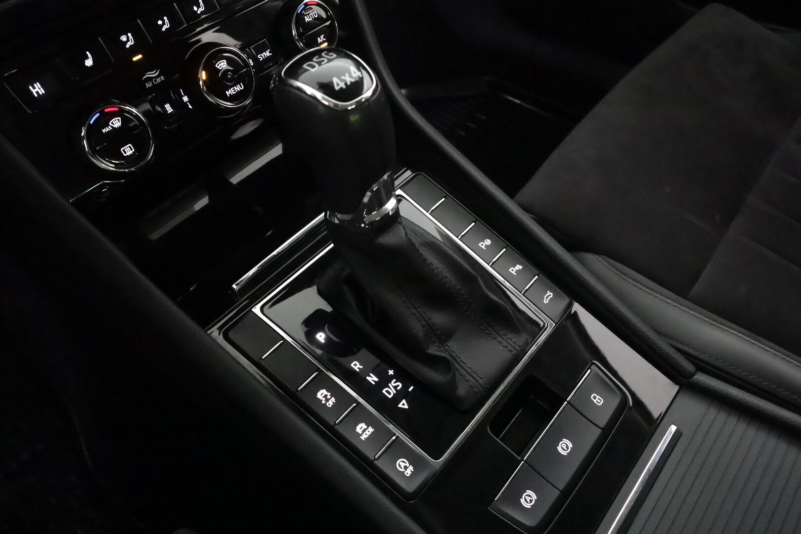 Skoda Superb 2018 2,0 TDI 190 4x4 Style BusinessLine DSG Autom. * Webasto | Adapt.Vakkari | Canton | Muistipenkki | Xenon | Peruutustutkat - Merkkihuollettu / Suomi-auto / Kahdet Renkaat