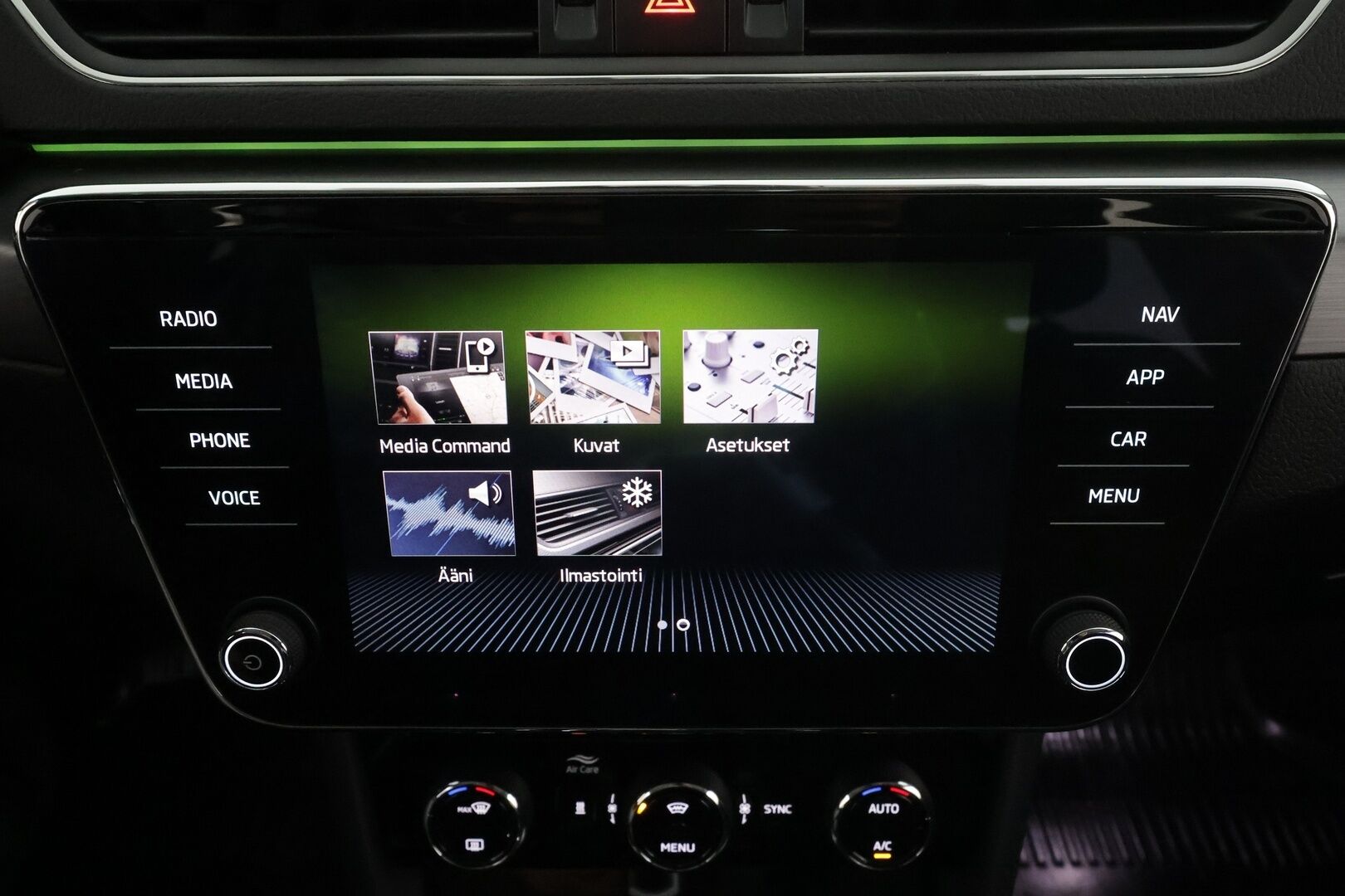 Skoda Superb 2018 2,0 TDI 190 4x4 Style BusinessLine DSG Autom. * ACC / Webasto / Canton / Xenon / Muistipenkki / P.tutkat  * - Merkkihuollettu / Suomi-auto / Kahdet Renkaat - HULLUT AVAJAISHULINAT KORKOTARJOUS 3,29 %