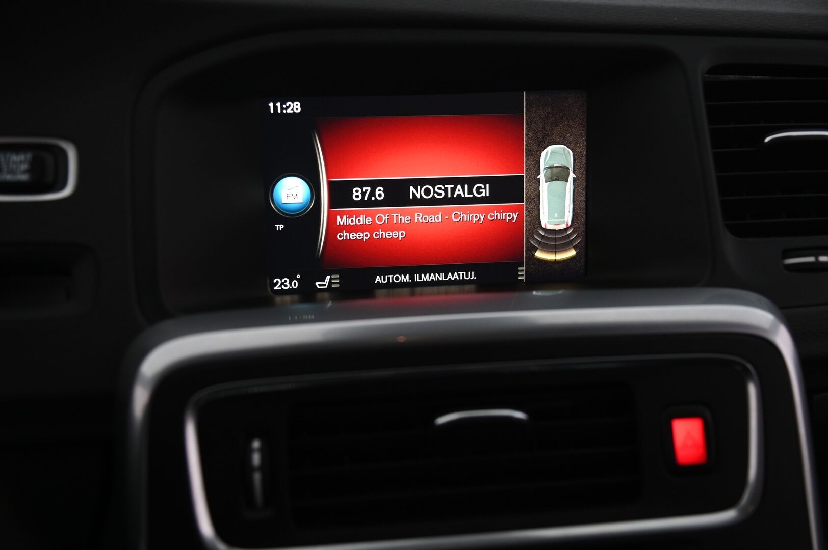 Volvo V60 2018 T3 Business Classic Summum aut - Webasto | VOC | Digimittaristo | 2xrenkaat aluilla | Xenon | Navi | Vakkari | lämm. ratti |