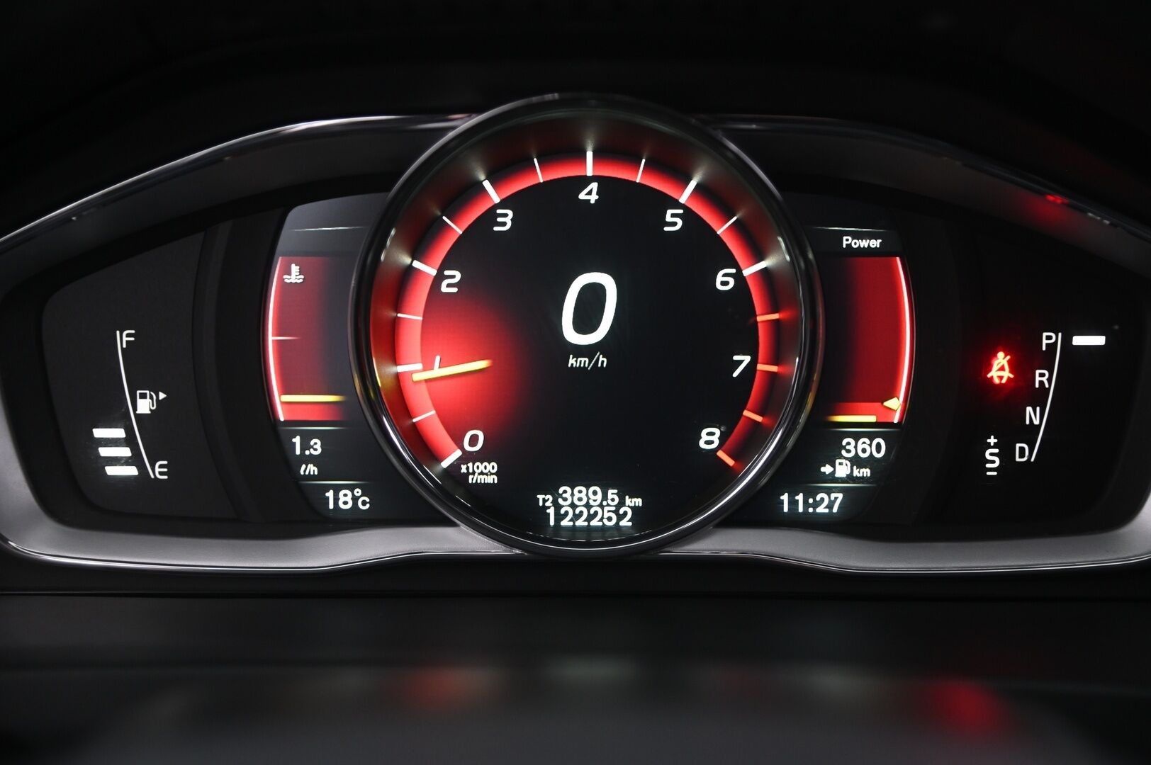 Volvo V60 2018 T3 Business Classic Summum aut - Webasto | VOC | Digimittaristo | 2xrenkaat aluilla | Xenon | Navi | Vakkari | lämm. ratti |