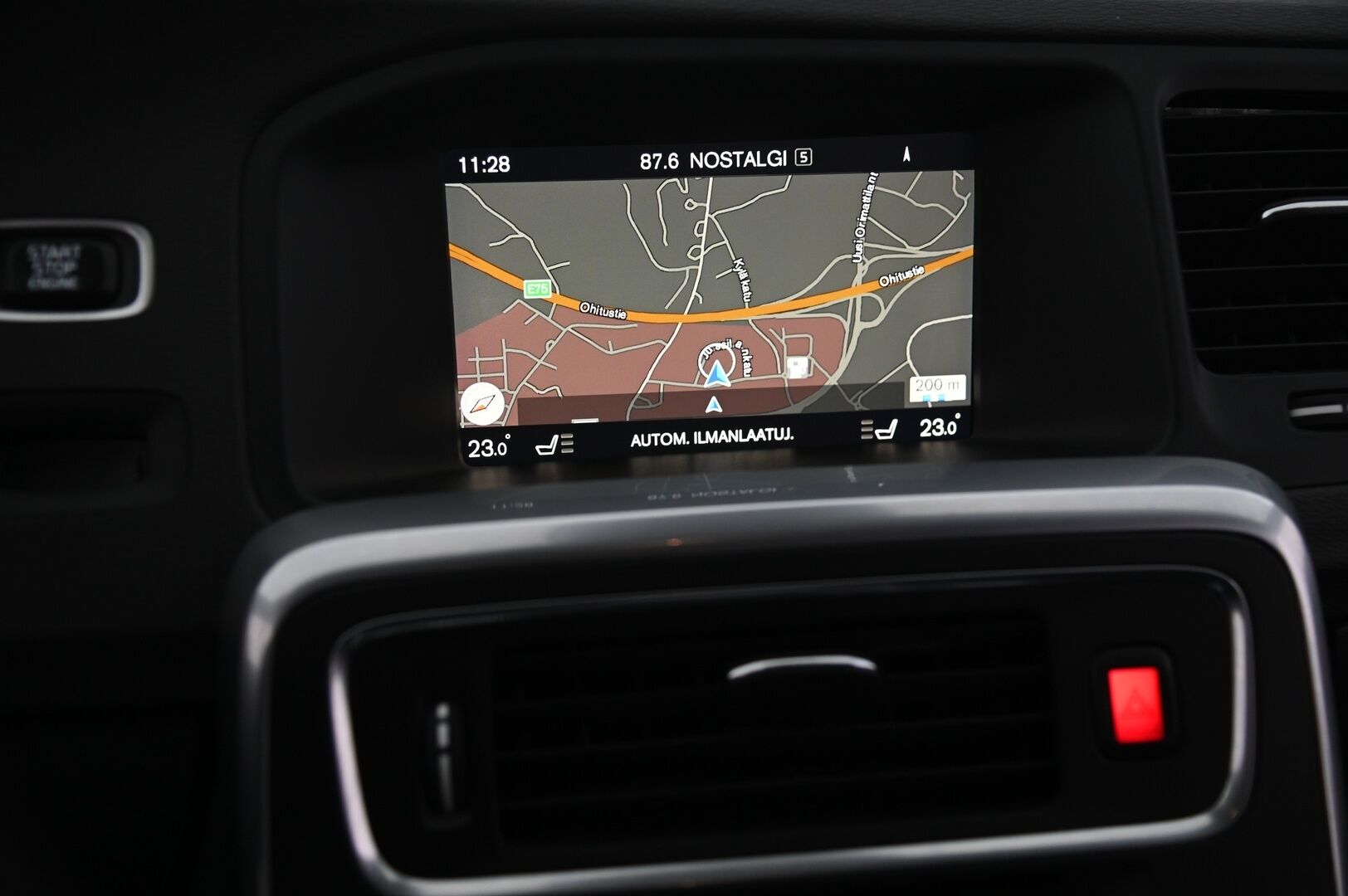 Volvo V60 2018 T3 Business Classic Summum aut - Webasto | VOC | Digimittaristo | 2xrenkaat aluilla | Xenon | Navi | Vakkari | lämm. ratti |