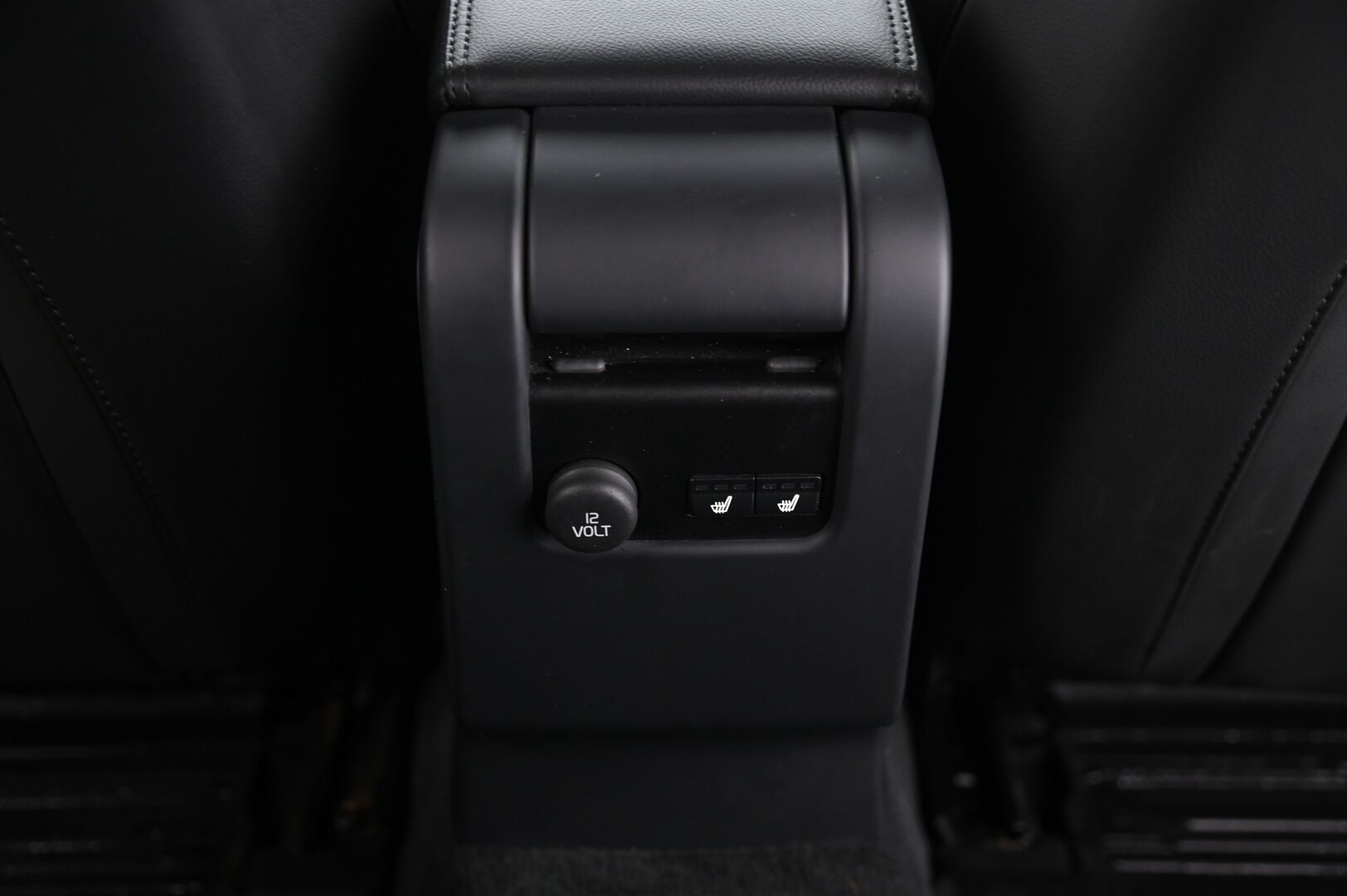 Volvo V60 2018 T3 Business Classic Summum aut - Webasto | VOC | Digimittaristo | 2xrenkaat aluilla | Xenon | Navi | Vakkari | lämm. ratti |