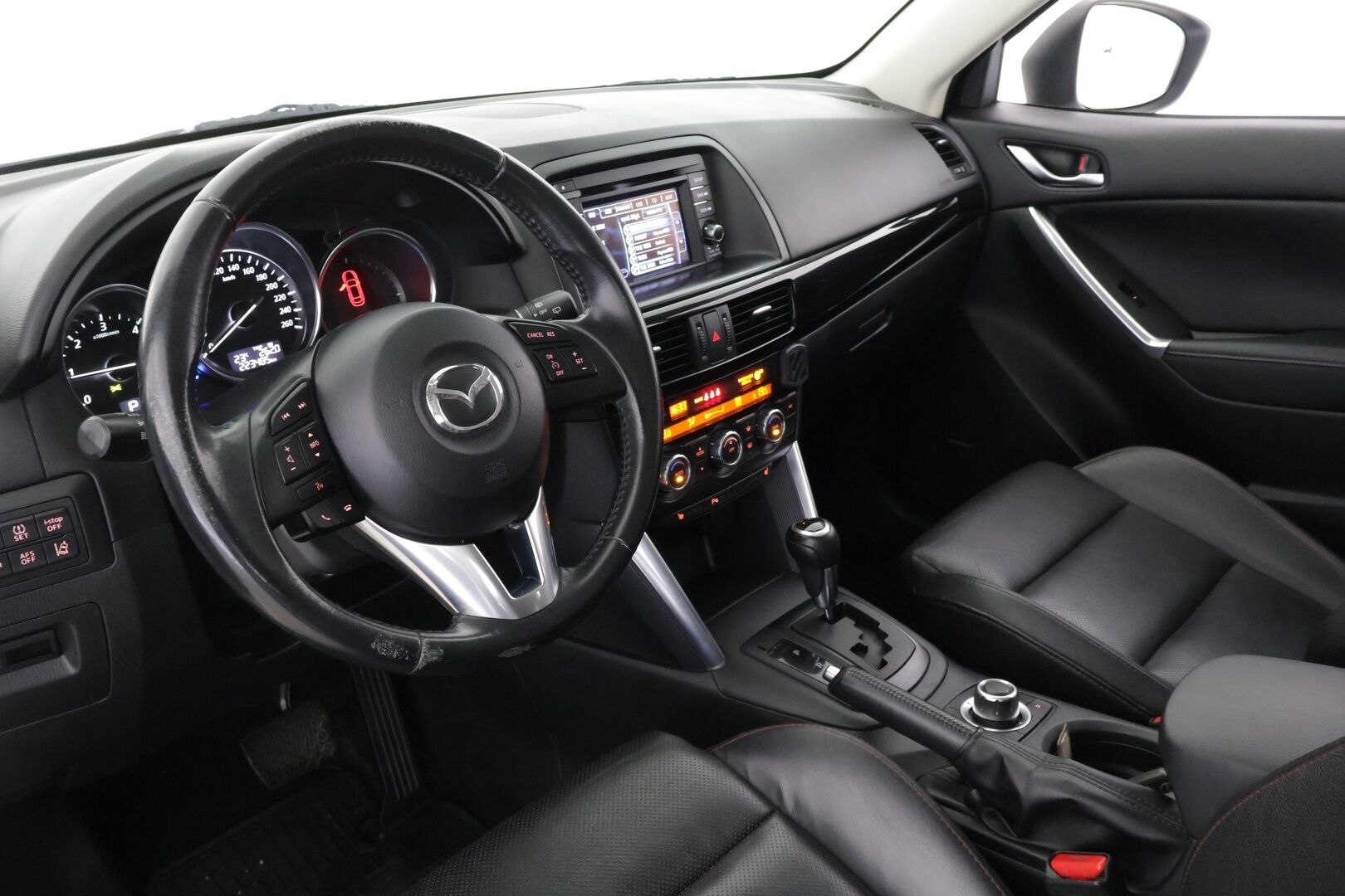 Mazda CX-5 2013 MAZDA CX-5 Farmari (AC) 4ov 2191cm3 A *BOSE / NAHKASISUSTA / KAISTAVAHTI / P.KAMERA / TUTKAT / KOUKKU/ * - *Tilava / Hyvin pidetty / Näyttävä*