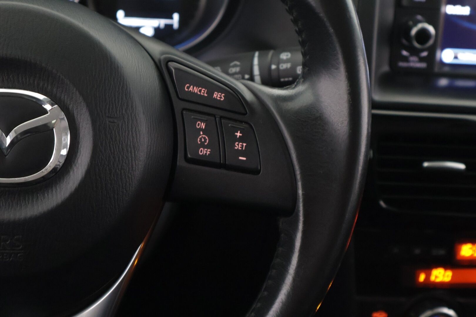 Mazda CX-5 2013 MAZDA CX-5 Farmari (AC) 4ov 2191cm3 A *BOSE / NAHKASISUSTA / KAISTAVAHTI / P.KAMERA / TUTKAT / KOUKKU/ * - *Tilava / Hyvin pidetty / Näyttävä*