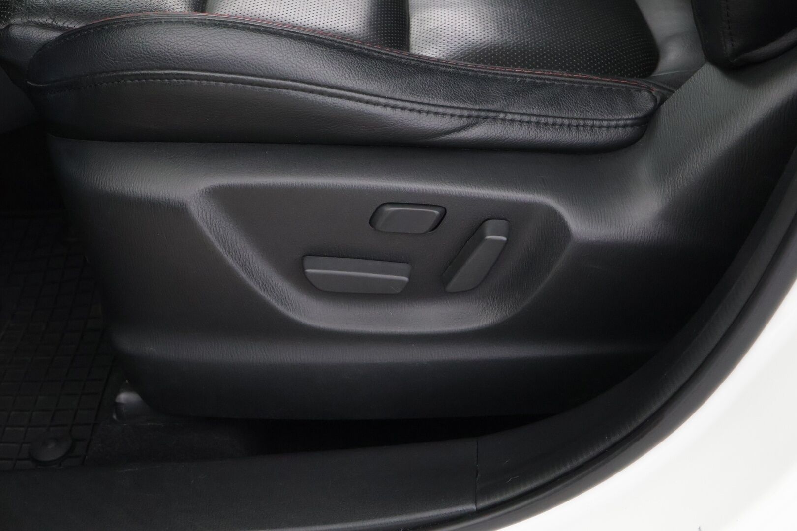 Mazda CX-5 2013 MAZDA CX-5 Farmari (AC) 4ov 2191cm3 A *BOSE / NAHKASISUSTA / KAISTAVAHTI / P.KAMERA / TUTKAT / KOUKKU/ * - *Tilava / Hyvin pidetty / Näyttävä*