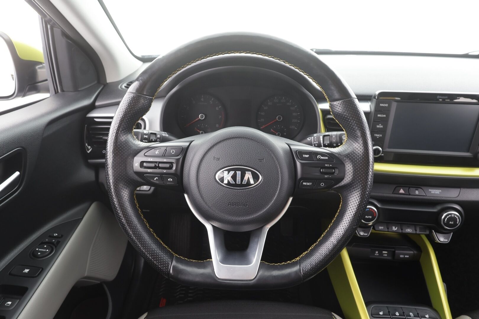 Kia Stonic 2018 1,2 ISG EX Design EcoDynamics - | P.kamera | Vakkari | Puolinahat | Autom. ilmastointi | Lämm. ratti | Apple & Android | 2x renkaat aluvantein | 