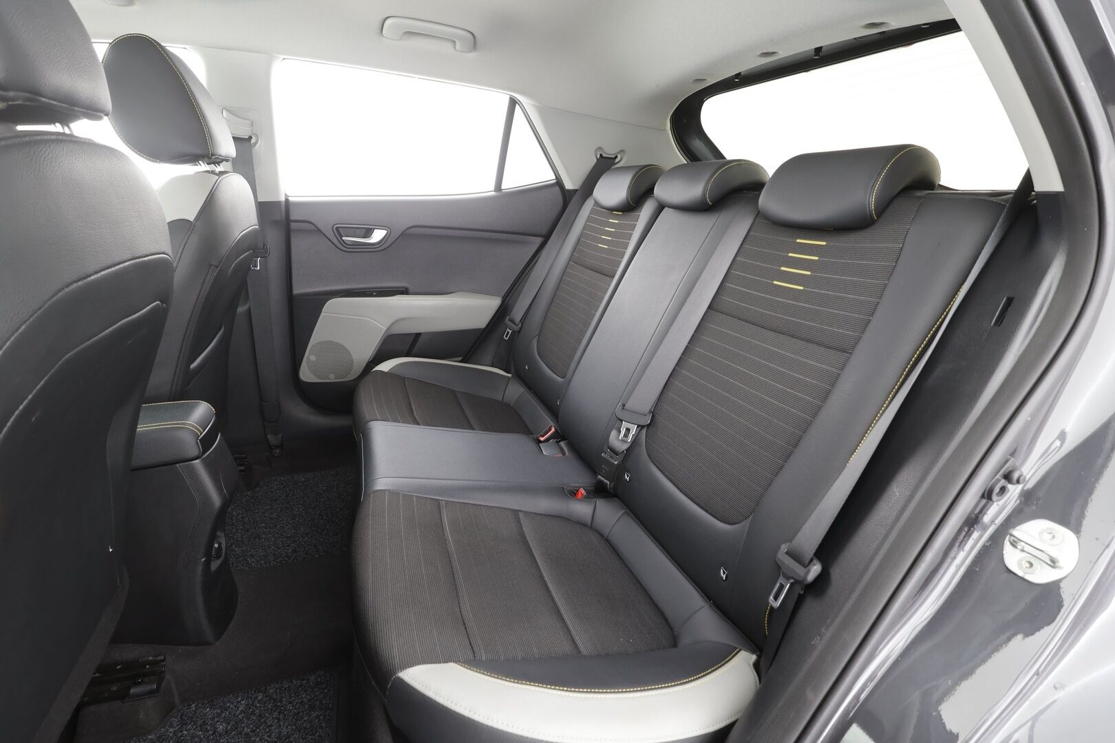 Kia Stonic 2018 1,2 ISG EX Design EcoDynamics - | P.kamera | Vakkari | Puolinahat | Autom. ilmastointi | Lämm. ratti | Apple & Android | 2x renkaat aluvantein | 