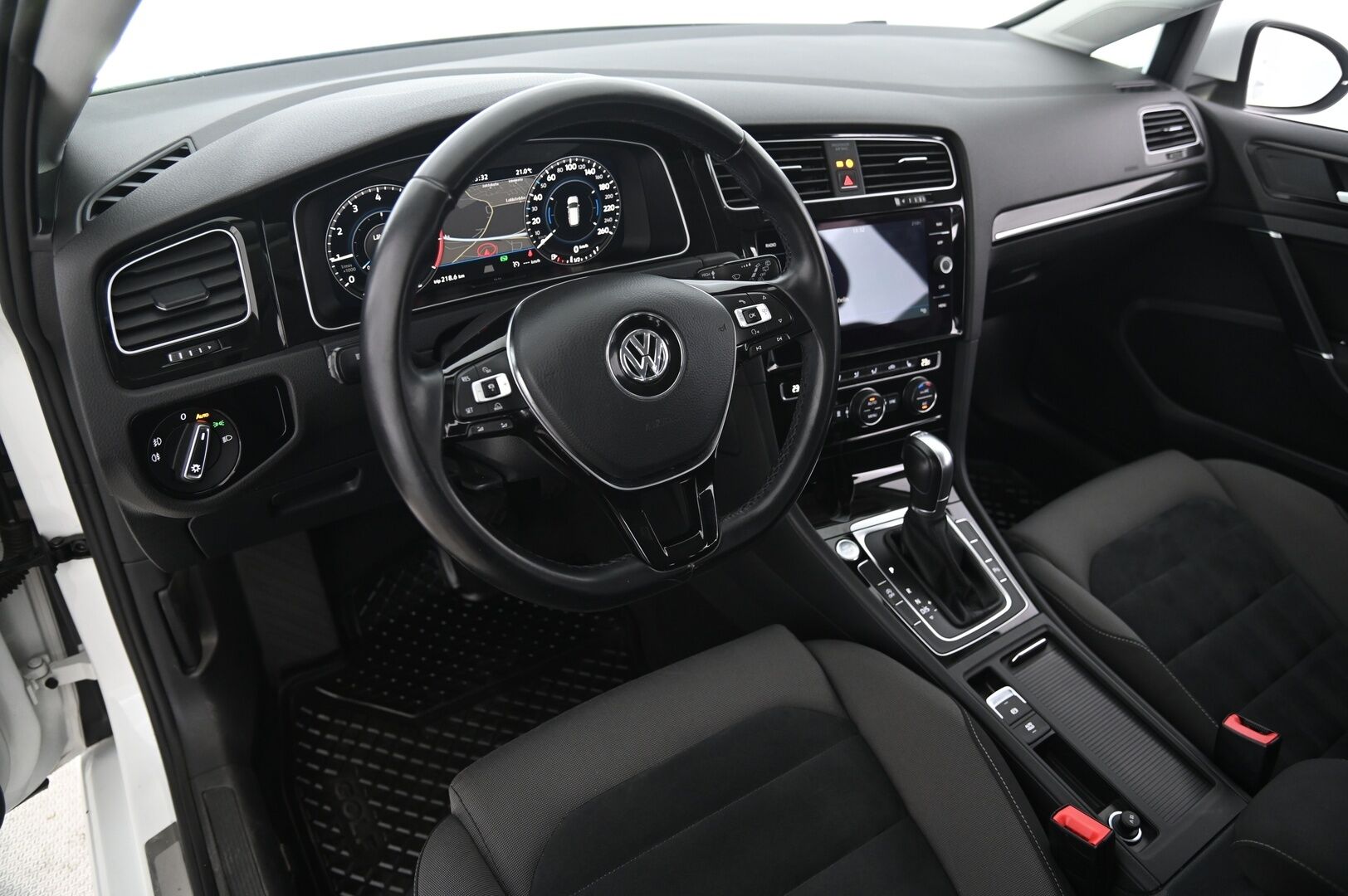 Volkswagen Golf 2018 Variant Highline 1,5 TSI EVO 96 kW (130 hv) BLUEMOTION DSG - ACC | Webasto | Merkkihuollettu | Digimittaristo | Peruutuskamera | Keyless | Navi | AppConnect