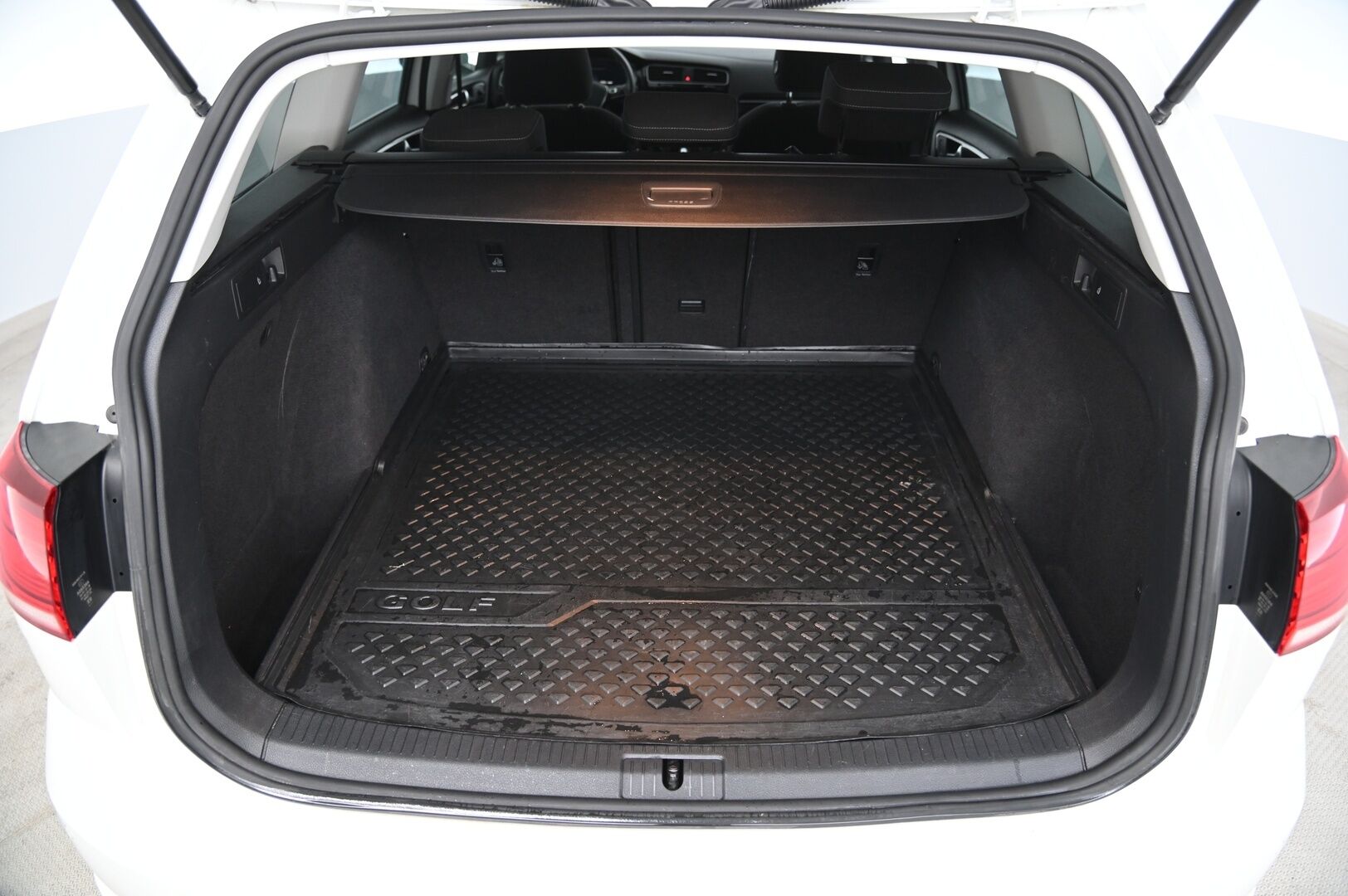 Volkswagen Golf 2018 Variant Highline 1,5 TSI EVO 96 kW (130 hv) BLUEMOTION DSG - ACC | Webasto | Merkkihuollettu | Digimittaristo | Peruutuskamera | Keyless | Navi | AppConnect