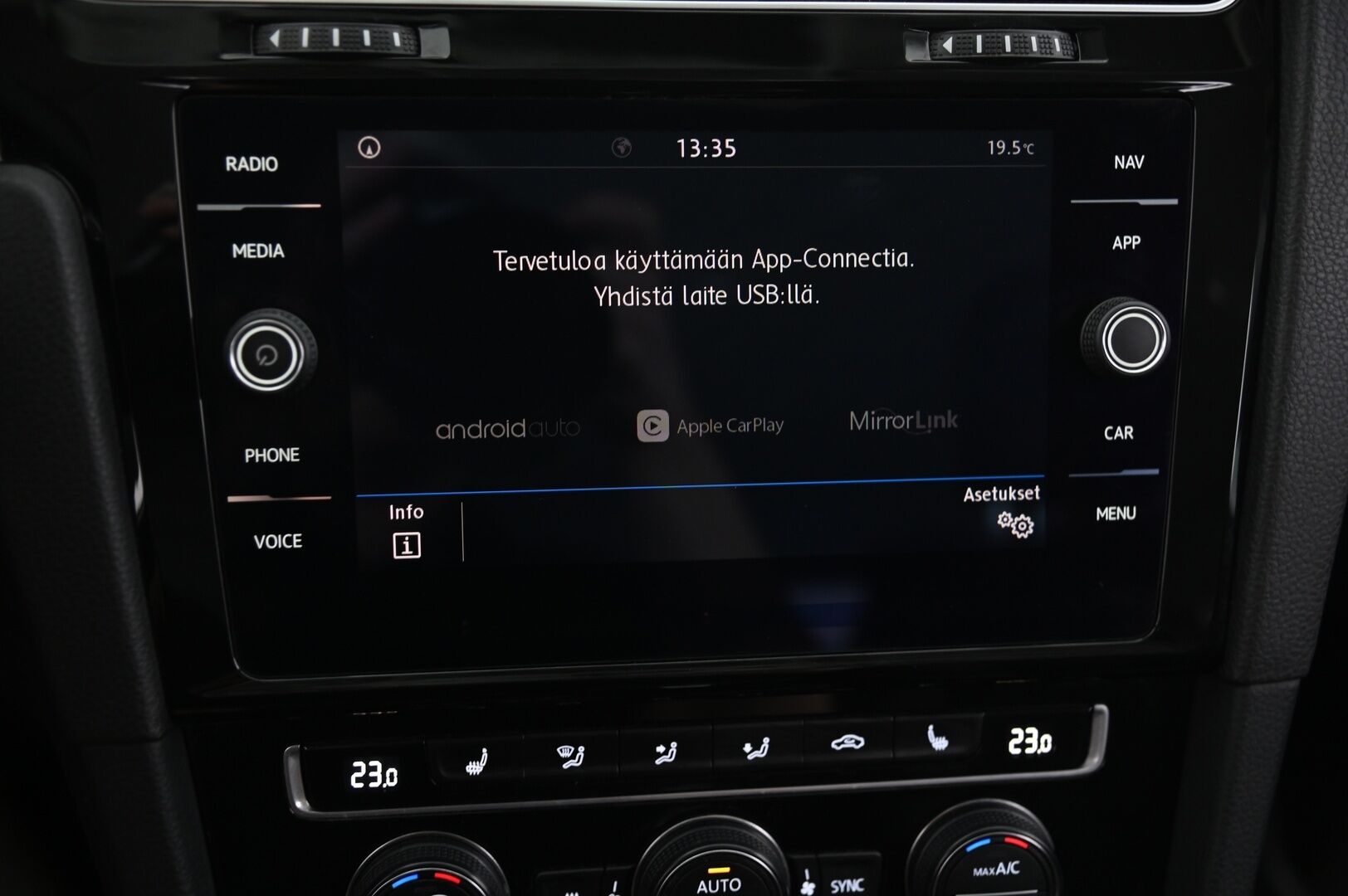 Volkswagen Golf 2018 Variant Highline 1,5 TSI EVO 96 kW (130 hv) BLUEMOTION DSG - ACC | Webasto | Merkkihuollettu | Digimittaristo | Peruutuskamera | Keyless | Navi | AppConnect