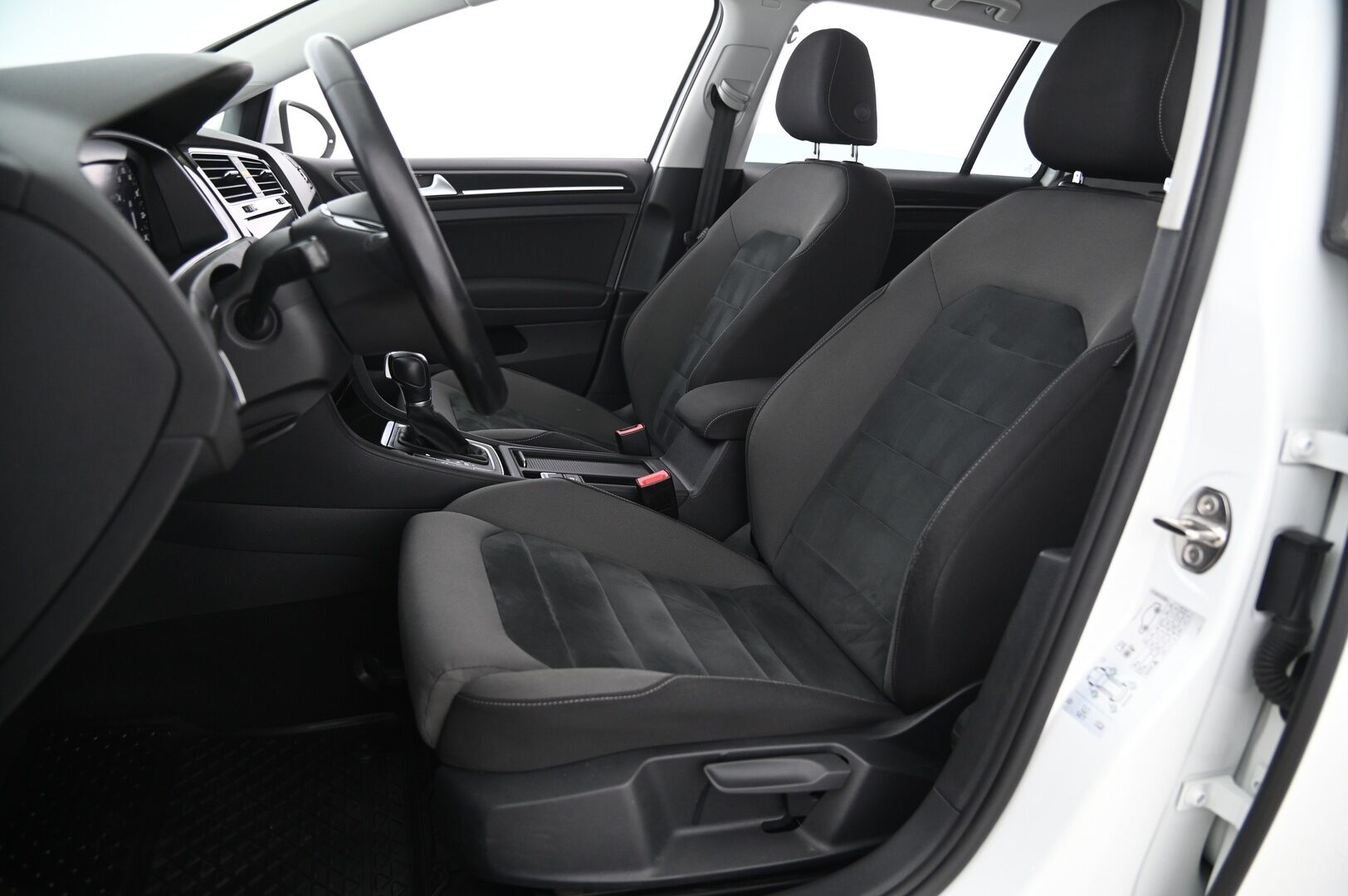 Volkswagen Golf 2018 Variant Highline 1,5 TSI EVO 96 kW (130 hv) BLUEMOTION DSG - ACC | Webasto | Merkkihuollettu | Digimittaristo | Peruutuskamera | Keyless | Navi | AppConnect