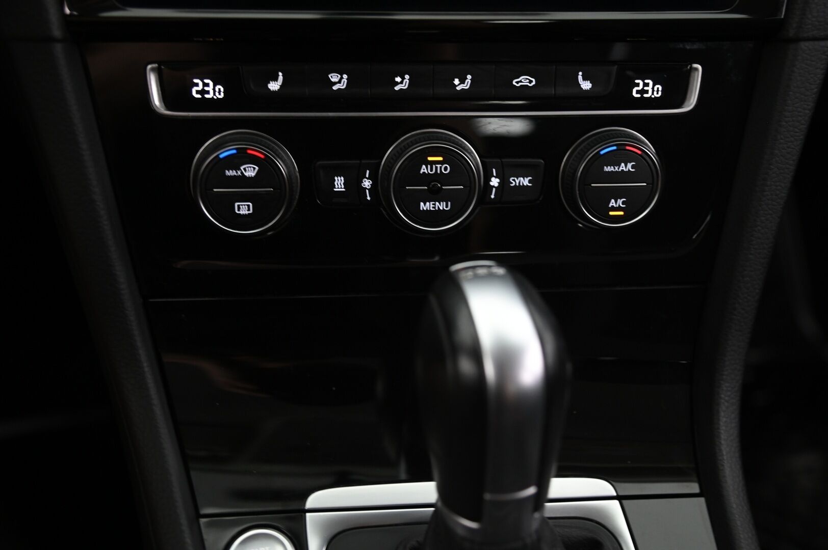 Volkswagen Golf 2018 Variant Highline 1,5 TSI EVO 96 kW (130 hv) BLUEMOTION DSG - ACC | Webasto | Merkkihuollettu | Digimittaristo | Peruutuskamera | Keyless | Navi | AppConnect