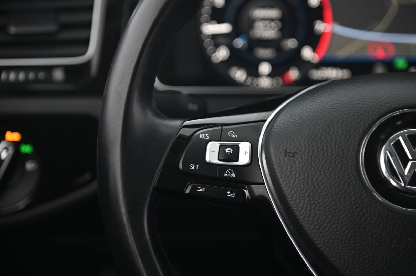 Volkswagen Golf 2018 Variant Highline 1,5 TSI EVO 96 kW (130 hv) BLUEMOTION DSG - ACC | Webasto | Merkkihuollettu | Digimittaristo | Peruutuskamera | Keyless | Navi | AppConnect