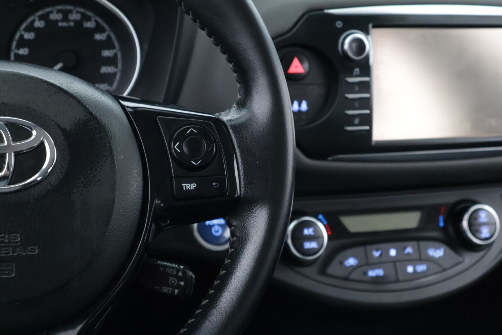 Toyota Yaris 2018 1,5 Hybrid Active *Kamera / Vakkari / Navi / Lohko* - Juuri Huollettu / 2x renkaat / LED lisävalo / Avaimeton käynnistys