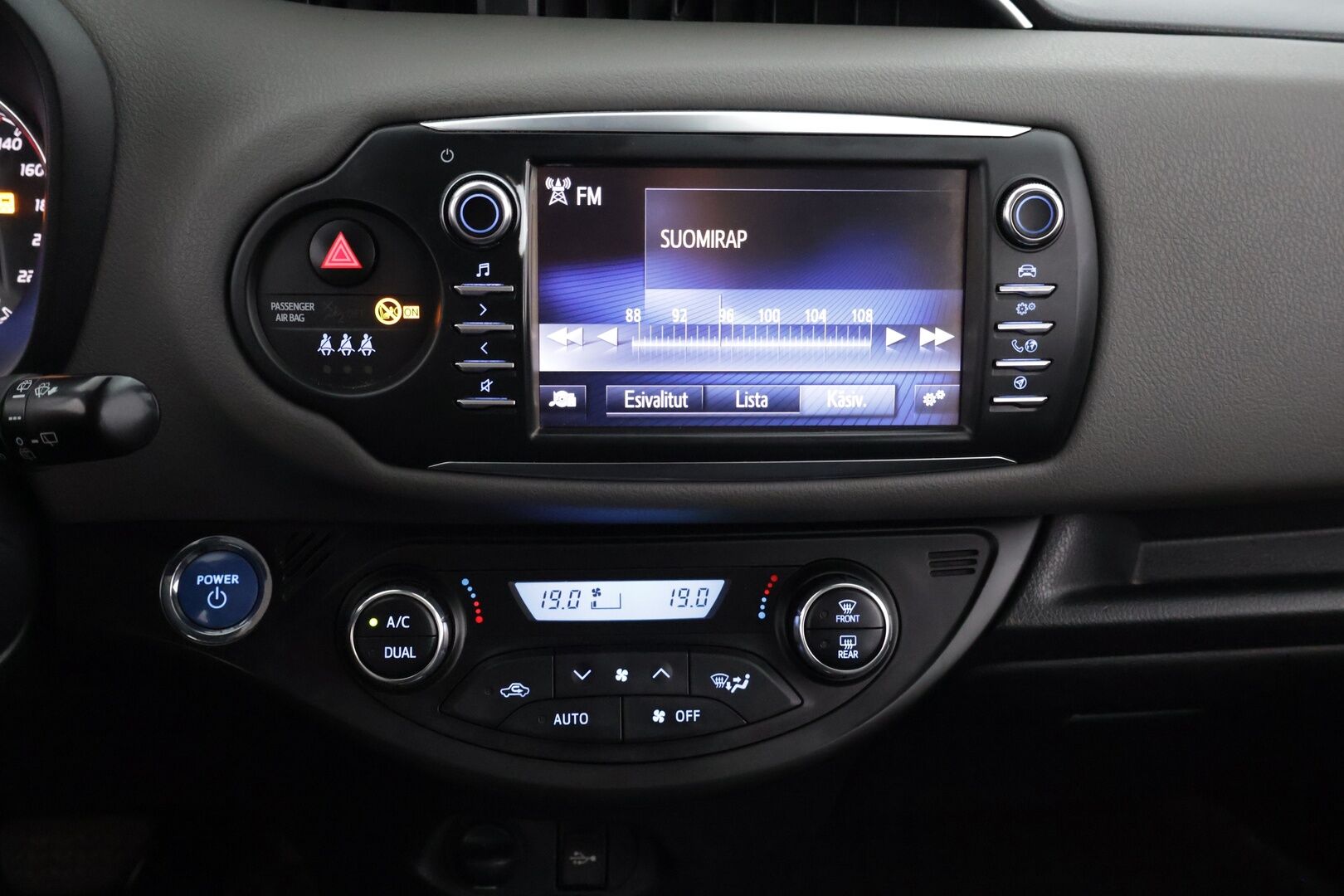 Toyota Yaris 2018 1,5 Hybrid Active *Kamera / Vakkari / Navi / Lohko* - Juuri Huollettu / 2x renkaat / LED lisävalo / Avaimeton käynnistys - HULLUT AVAJAISHULINAT KORKOTARJOUS 3,29 %