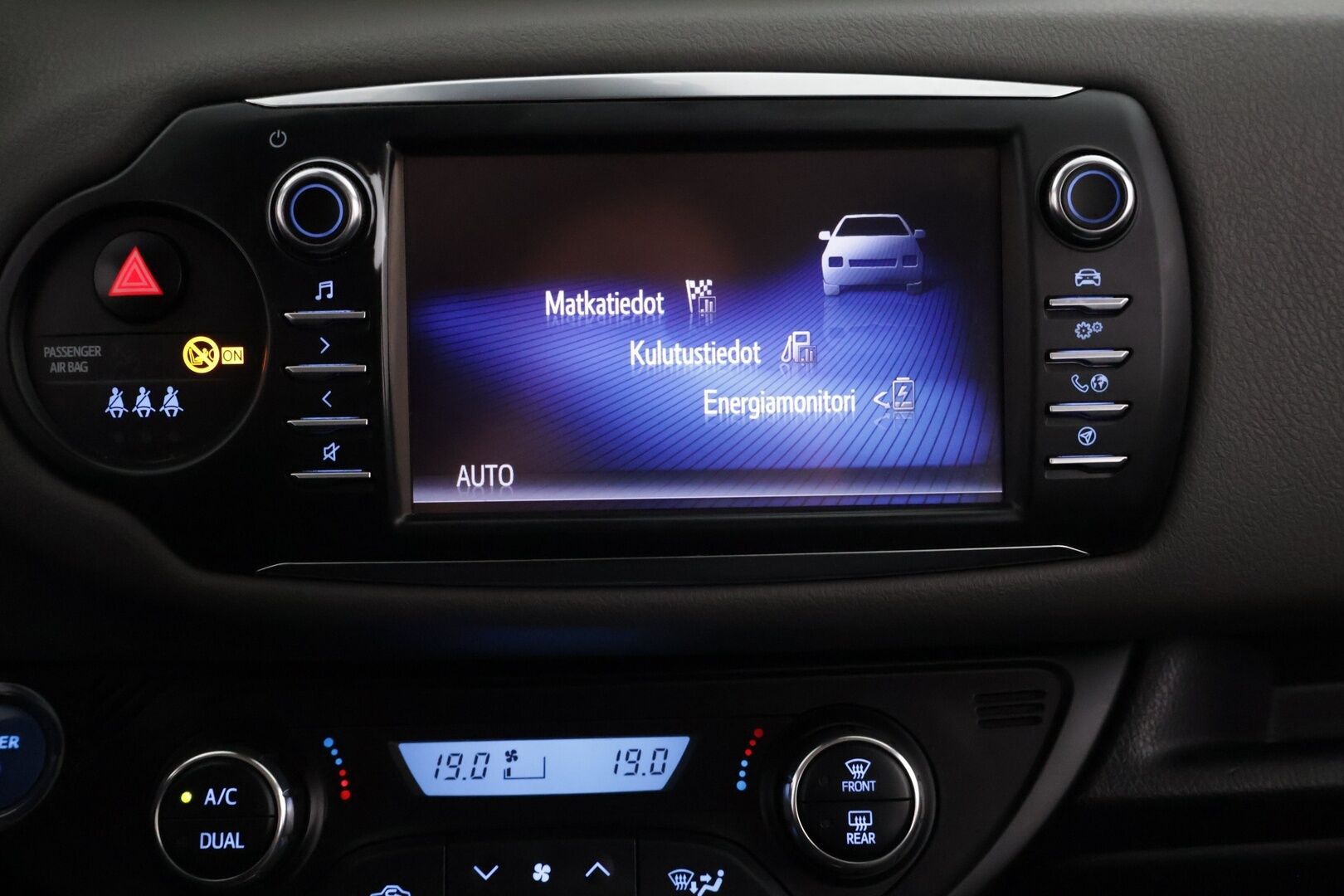 Toyota Yaris 2018 1,5 Hybrid Active *Kamera / Vakkari / Navi / Lohko* - Juuri Huollettu / 2x renkaat / LED lisävalo / Avaimeton käynnistys - HULLUT AVAJAISHULINAT KORKOTARJOUS 3,29 %