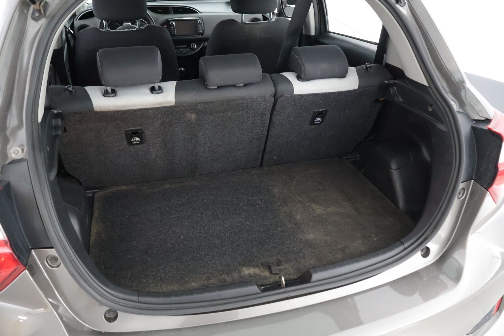 Toyota Yaris 2018 1,5 Hybrid Active *Kamera / Vakkari / Navi / Lohko* - Juuri Huollettu / 2x renkaat / LED lisävalo / Avaimeton käynnistys