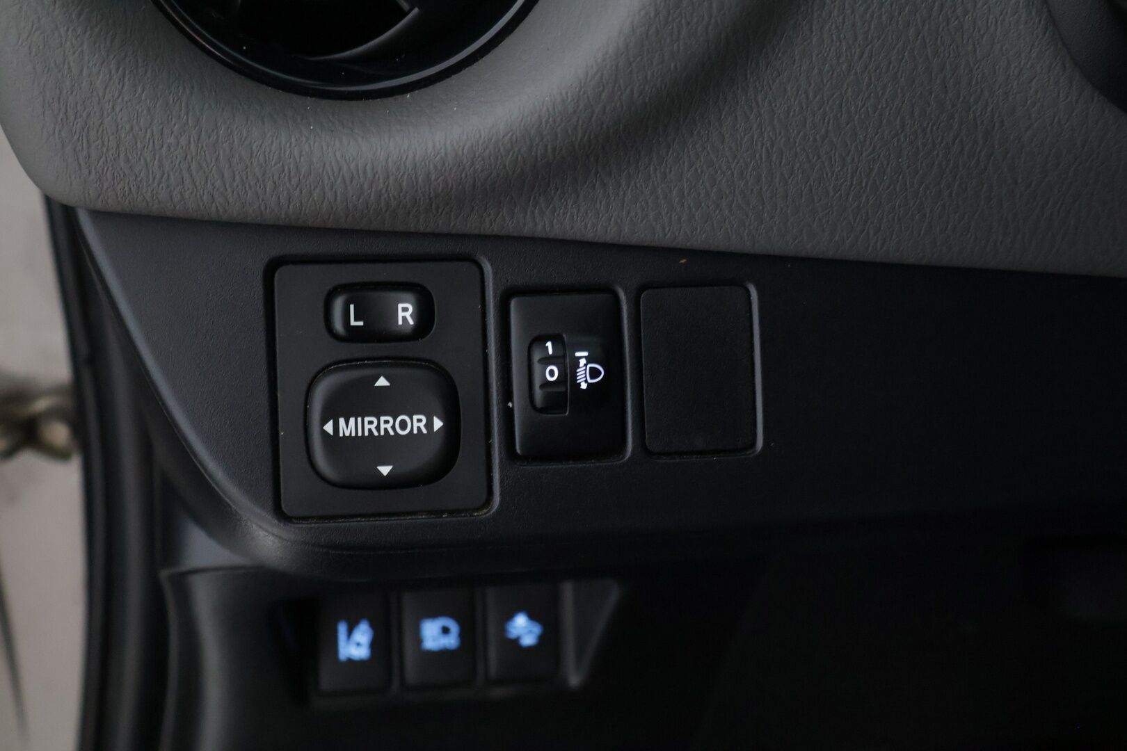 Toyota Yaris 2018 1,5 Hybrid Active *Kamera / Vakkari / Navi / Lohko* - Juuri Huollettu / 2x renkaat / LED lisävalo / Avaimeton käynnistys - HULLUT AVAJAISHULINAT KORKOTARJOUS 3,29 %