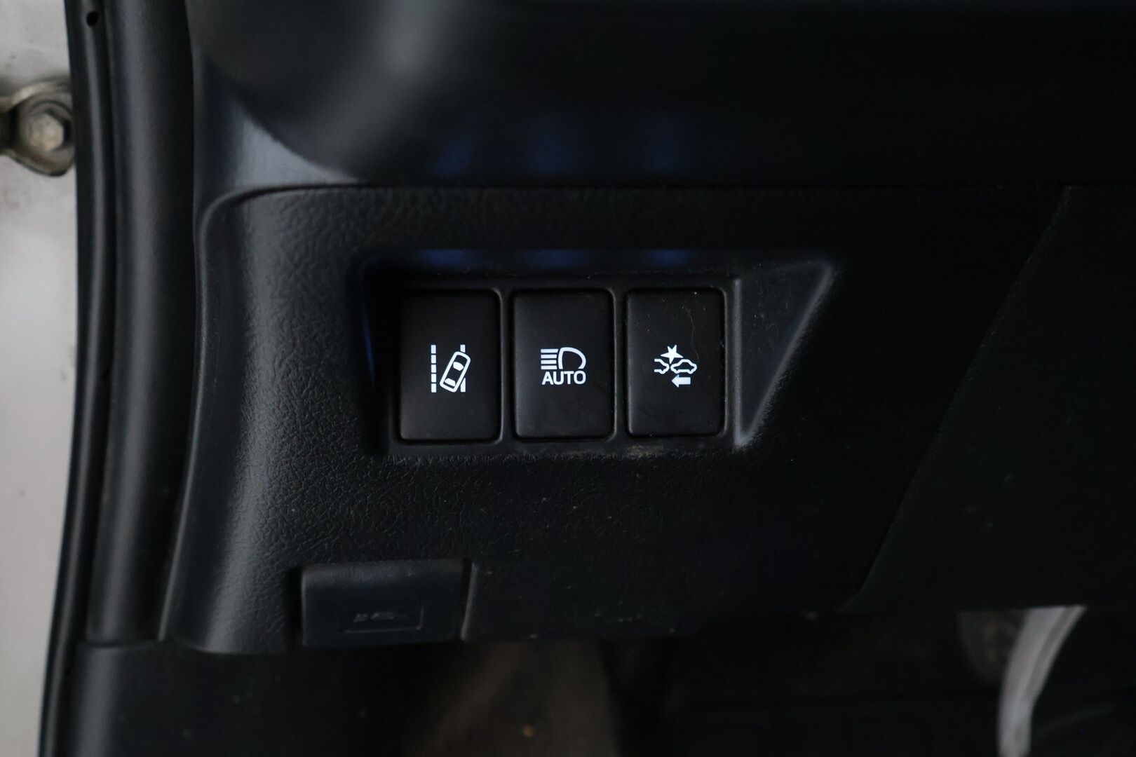 Toyota Yaris 2018 1,5 Hybrid Active *Kamera / Vakkari / Navi / Lohko* - Juuri Huollettu / 2x renkaat / LED lisävalo / Avaimeton käynnistys - HULLUT AVAJAISHULINAT KORKOTARJOUS 3,29 %