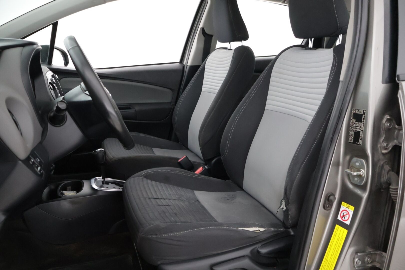 Toyota Yaris 2018 1,5 Hybrid Active *Kamera / Vakkari / Navi / Lohko* - Juuri Huollettu / 2x renkaat / LED lisävalo / Avaimeton käynnistys