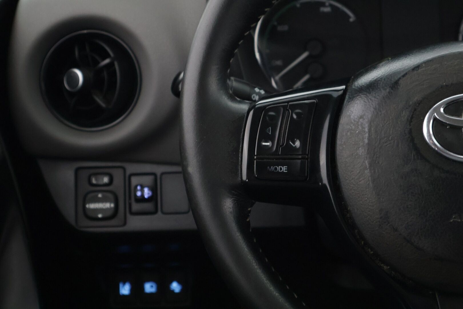 Toyota Yaris 2018 1,5 Hybrid Active *Kamera / Vakkari / Navi / Lohko* - Juuri Huollettu / 2x renkaat / LED lisävalo / Avaimeton käynnistys