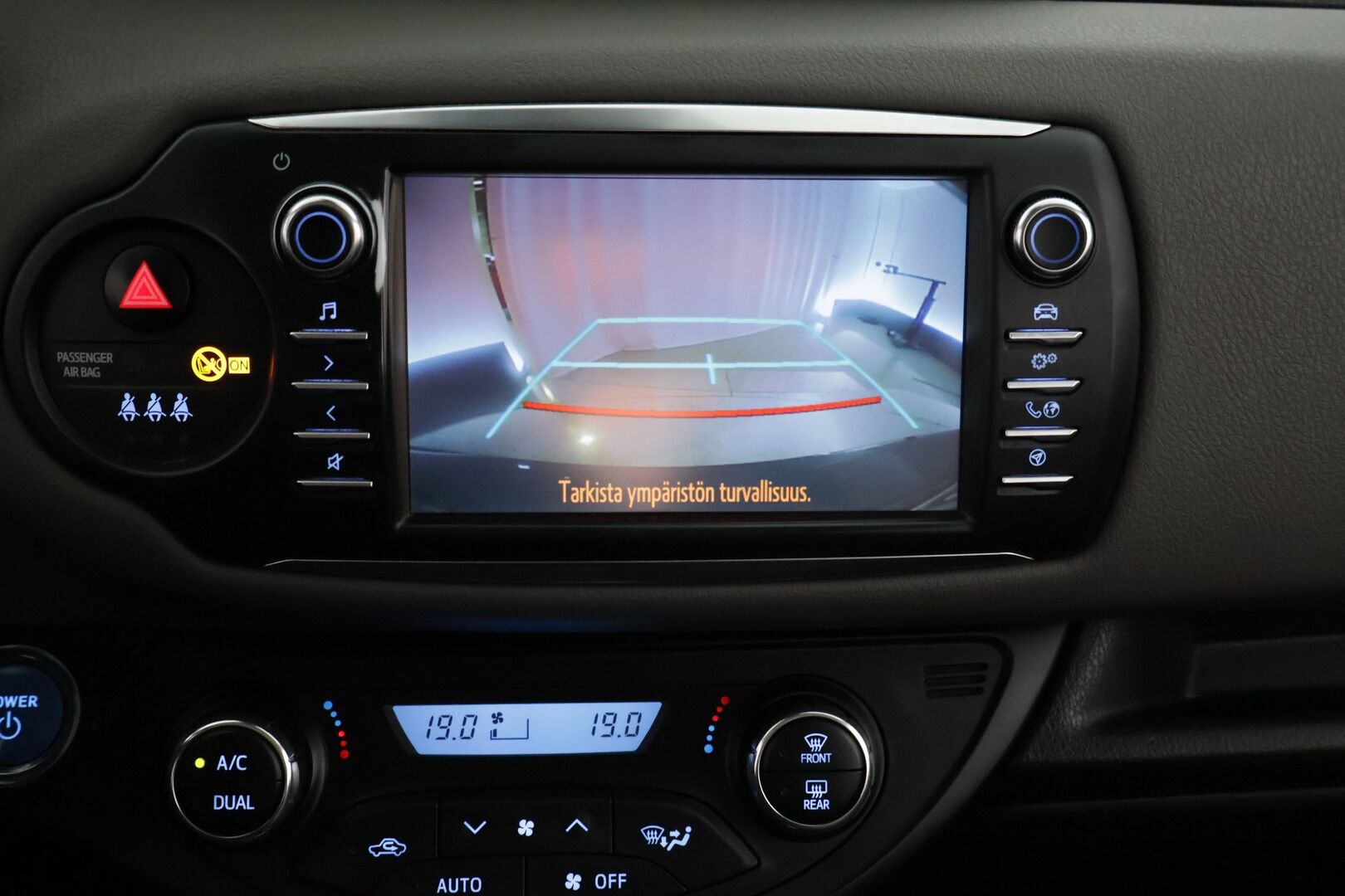 Toyota Yaris 2018 1,5 Hybrid Active *Kamera / Vakkari / Navi / Lohko* - Juuri Huollettu / 2x renkaat / LED lisävalo / Avaimeton käynnistys - HULLUT AVAJAISHULINAT KORKOTARJOUS 3,29 %