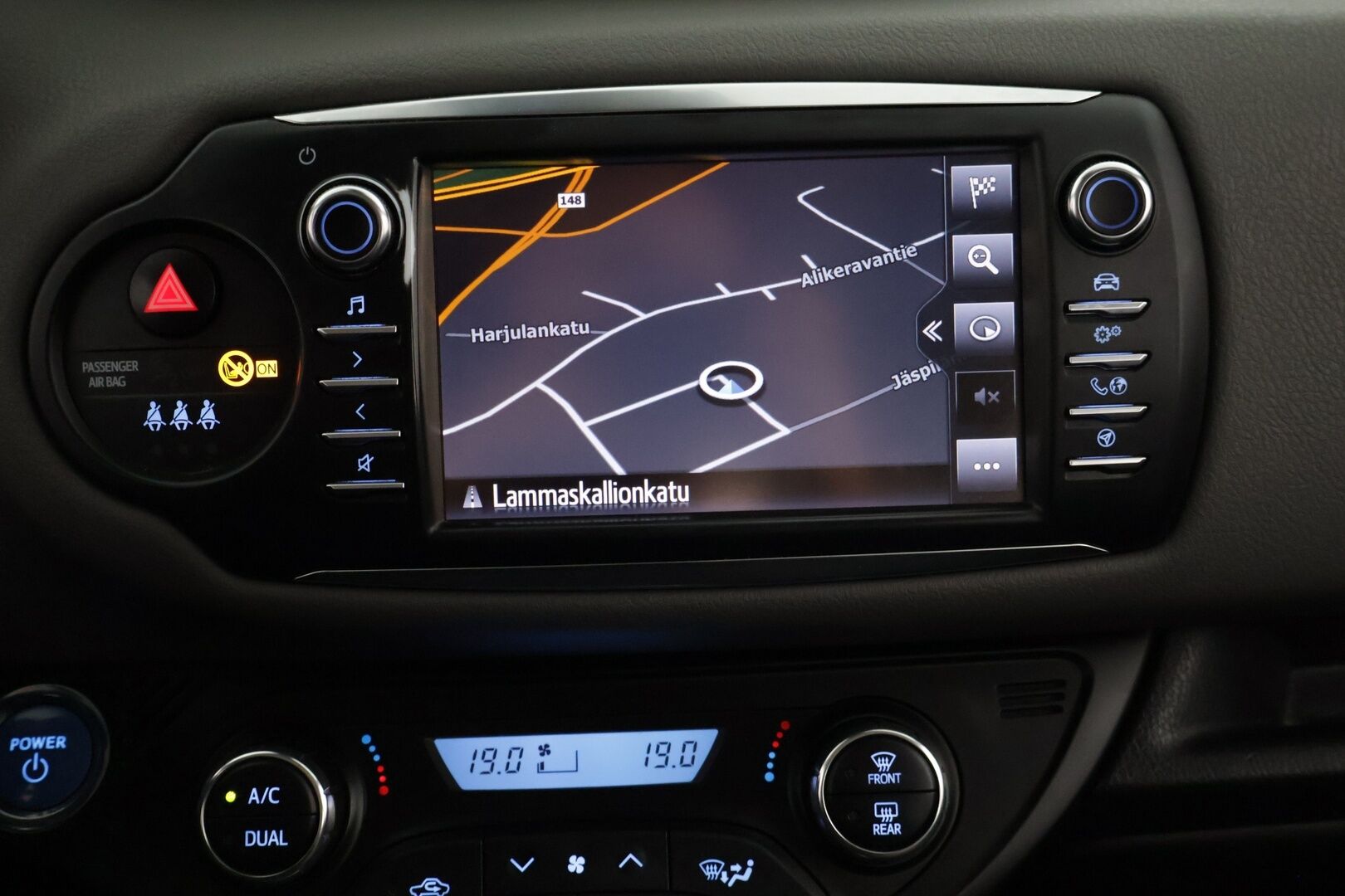 Toyota Yaris 2018 1,5 Hybrid Active *Kamera / Vakkari / Navi / Lohko* - Juuri Huollettu / 2x renkaat / LED lisävalo / Avaimeton käynnistys