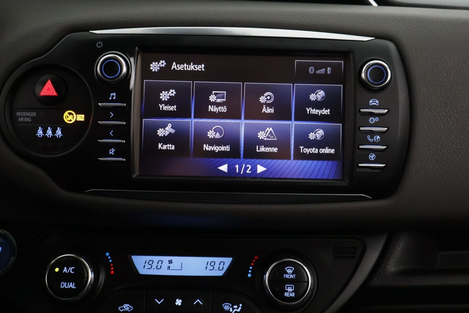 Toyota Yaris 2018 1,5 Hybrid Active *Kamera / Vakkari / Navi / Lohko* - Juuri Huollettu / 2x renkaat / LED lisävalo / Avaimeton käynnistys