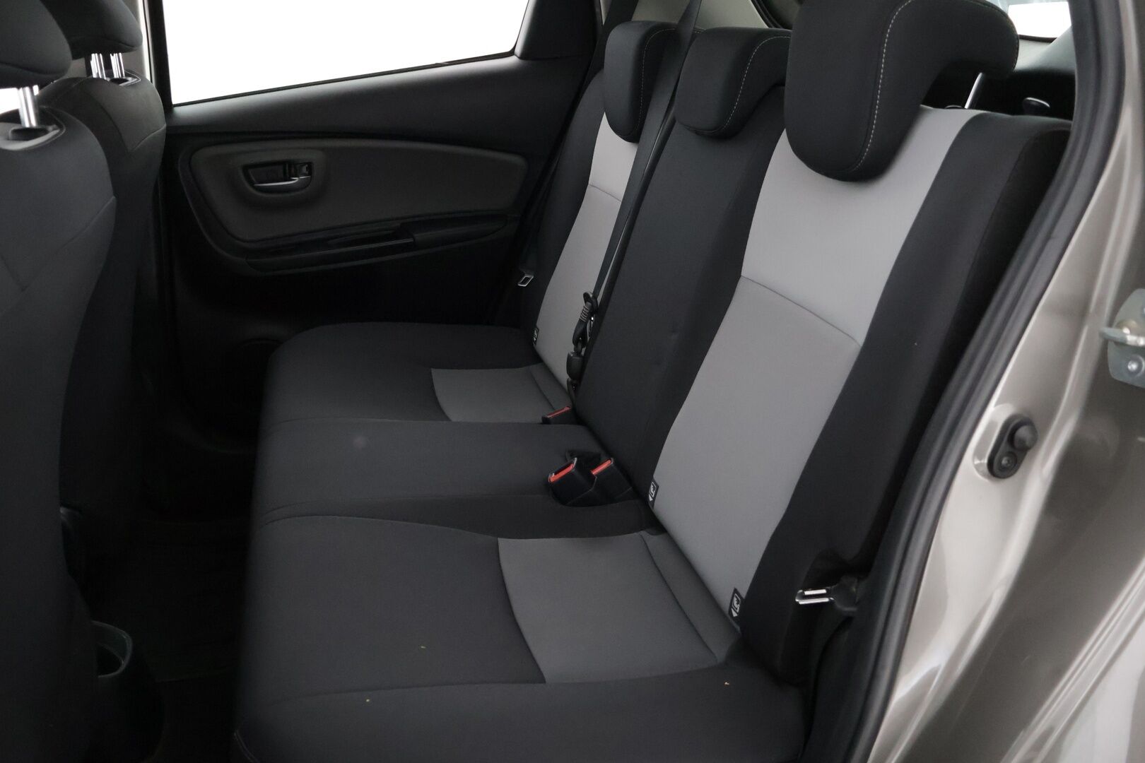 Toyota Yaris 2018 1,5 Hybrid Active *Kamera / Vakkari / Navi / Lohko* - Juuri Huollettu / 2x renkaat / LED lisävalo / Avaimeton käynnistys - HULLUT AVAJAISHULINAT KORKOTARJOUS 3,29 %