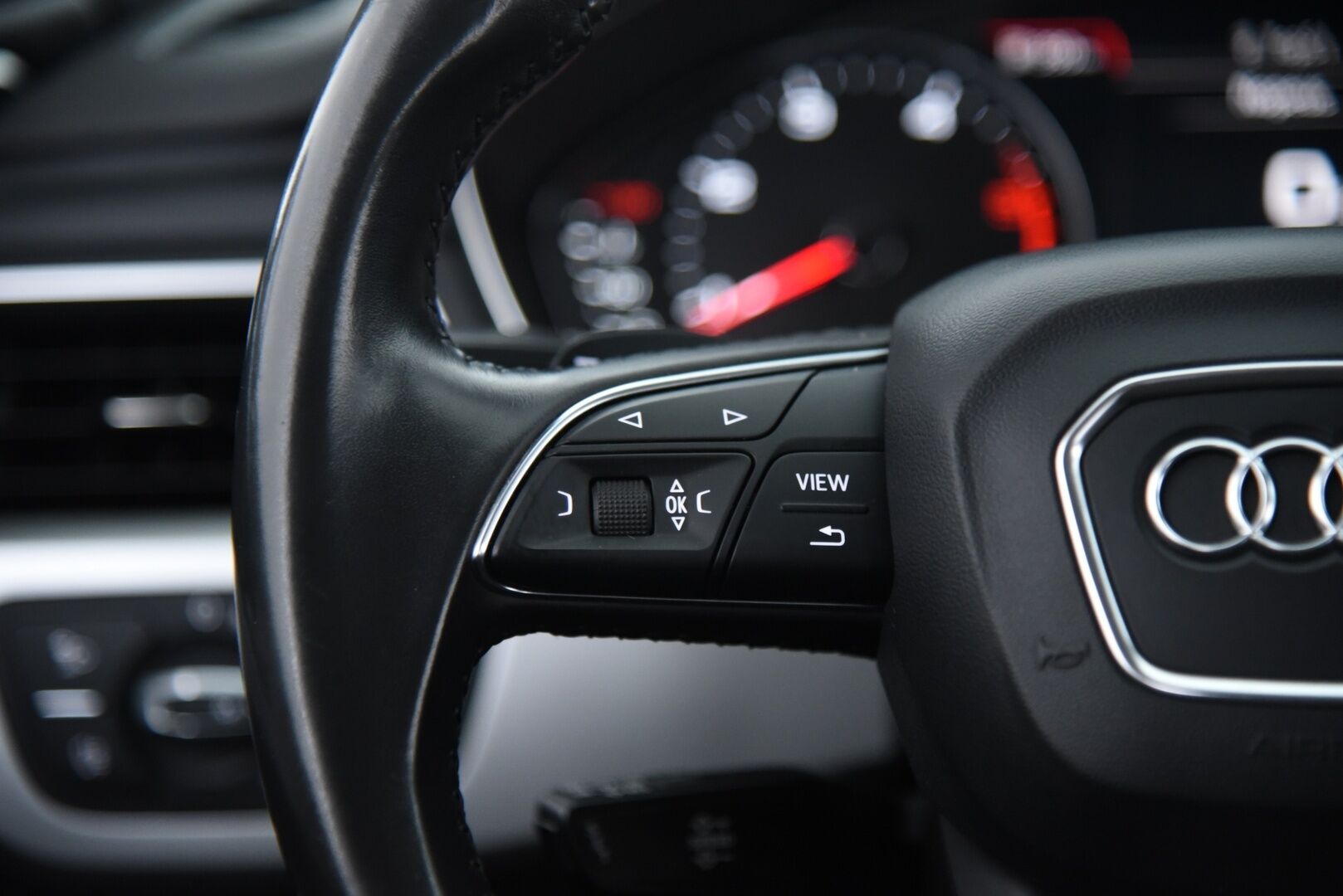 Audi A4 2018 Sedan Business Comfort S line Edition 2,0 TDI 140 kW quattro S tronic / Matrix-LED / Webasto / Alletaittuva koukku / Vakkari - Jakopää tehty / Hyvä huoltohistoria / - HULLU BLACKWEEK KORKOTARJOUS 2,49%