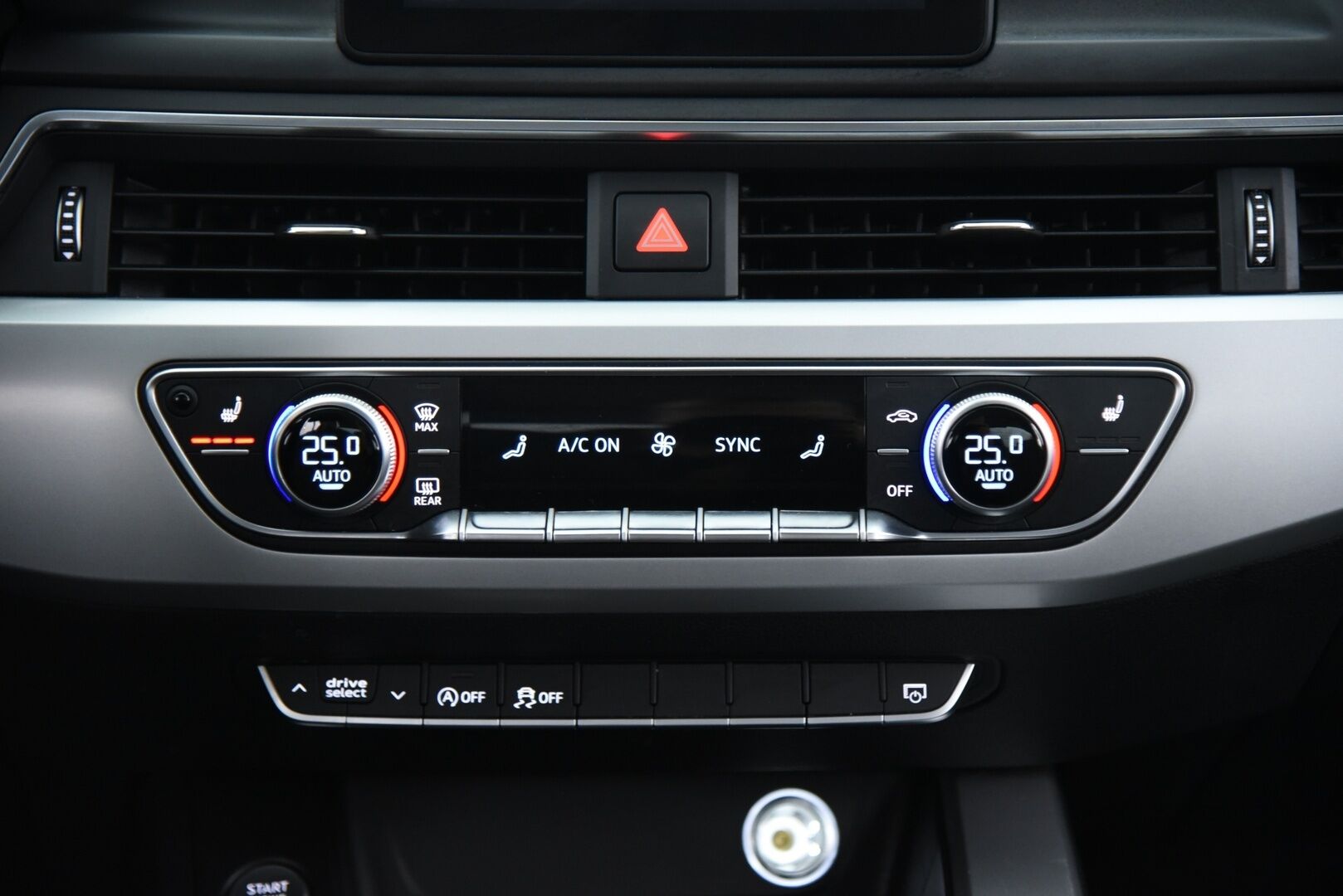 Audi A4 2018 Sedan Business Comfort S line Edition 2,0 TDI 140 kW quattro S tronic / Matrix-LED / Webasto / Alletaittuva koukku / Vakkari - Jakopää tehty / Hyvä huoltohistoria / 