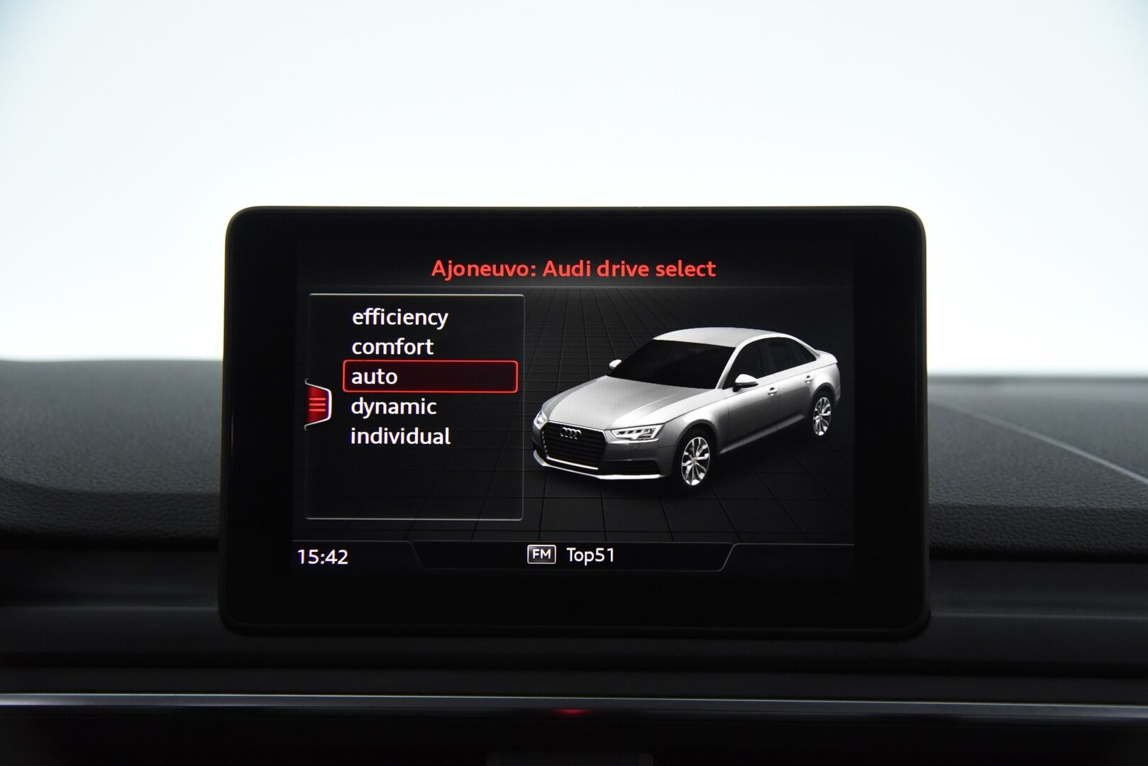 Audi A4 2018 Sedan Business Comfort S line Edition 2,0 TDI 140 kW quattro S tronic / Matrix-LED / Webasto / Alletaittuva koukku / Vakkari - Jakopää tehty / Hyvä huoltohistoria / - HULLU BLACKWEEK KORKOTARJOUS 2,49%