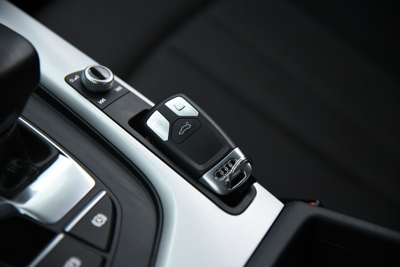 Audi A4 2018 Sedan Business Comfort S line Edition 2,0 TDI 140 kW quattro S tronic / Matrix-LED / Webasto / Alletaittuva koukku / Vakkari - Jakopää tehty / Hyvä huoltohistoria / - HULLU BLACKWEEK KORKOTARJOUS 2,49%