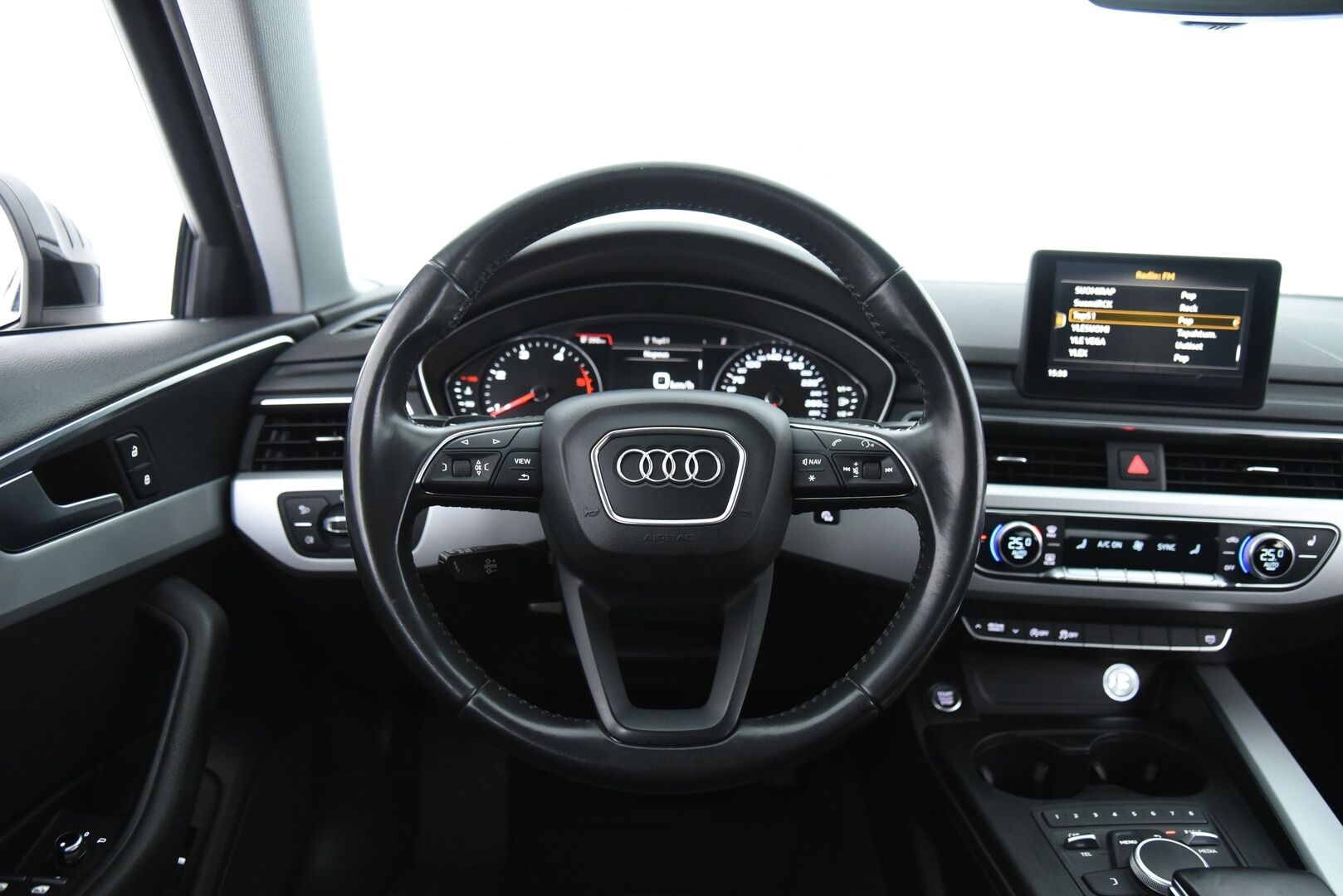 Audi A4 2018 Sedan Business Comfort S line Edition 2,0 TDI 140 kW quattro S tronic / Matrix-LED / Webasto / Alletaittuva koukku / Vakkari - Jakopää tehty / Hyvä huoltohistoria / 
