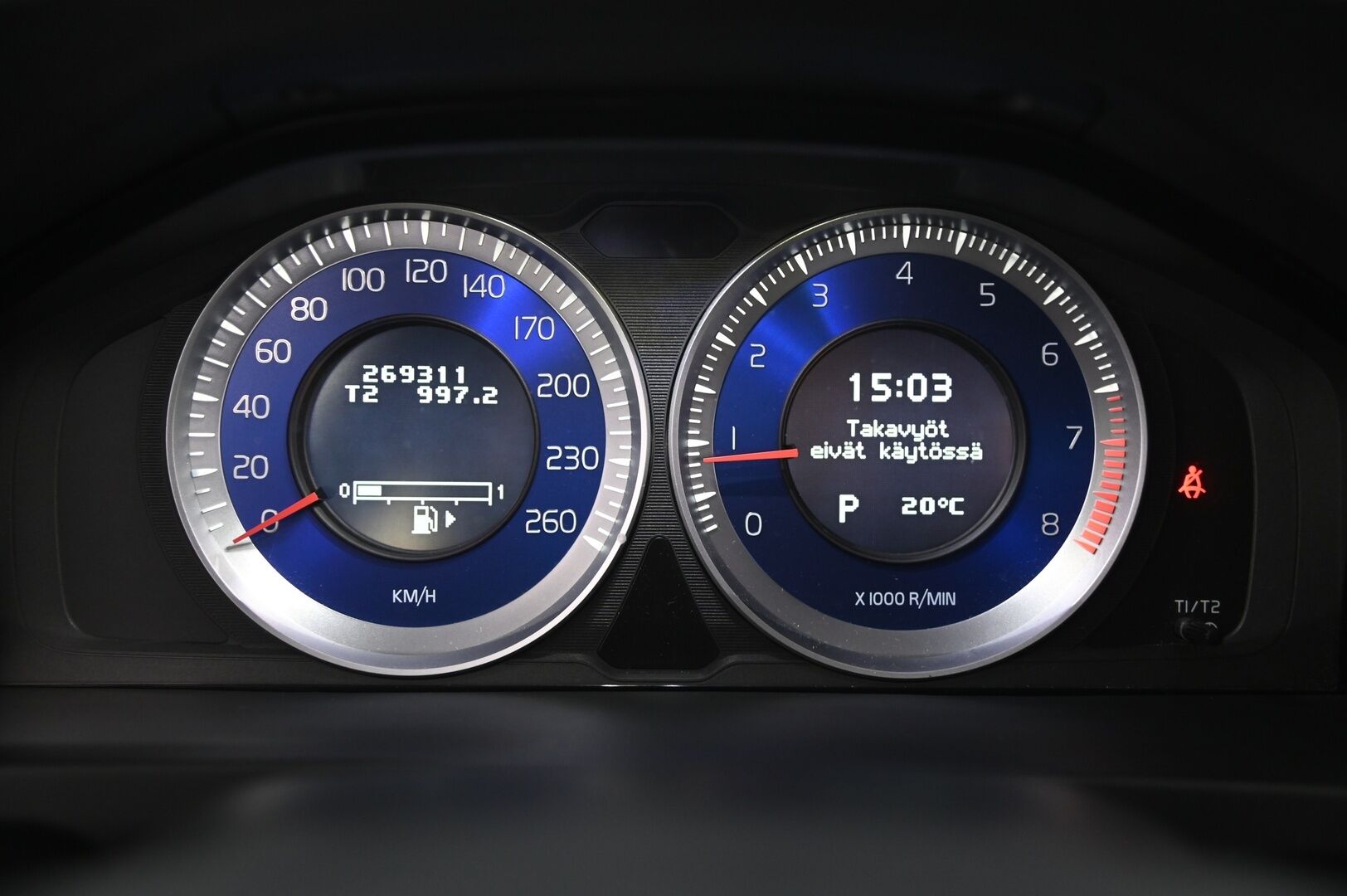 Volvo V60 2012 T3 R-Design - Huippusiisti | Lohko | Vakkari | BT | Kattokaiteet | 2x renkaat aluvanteilla
