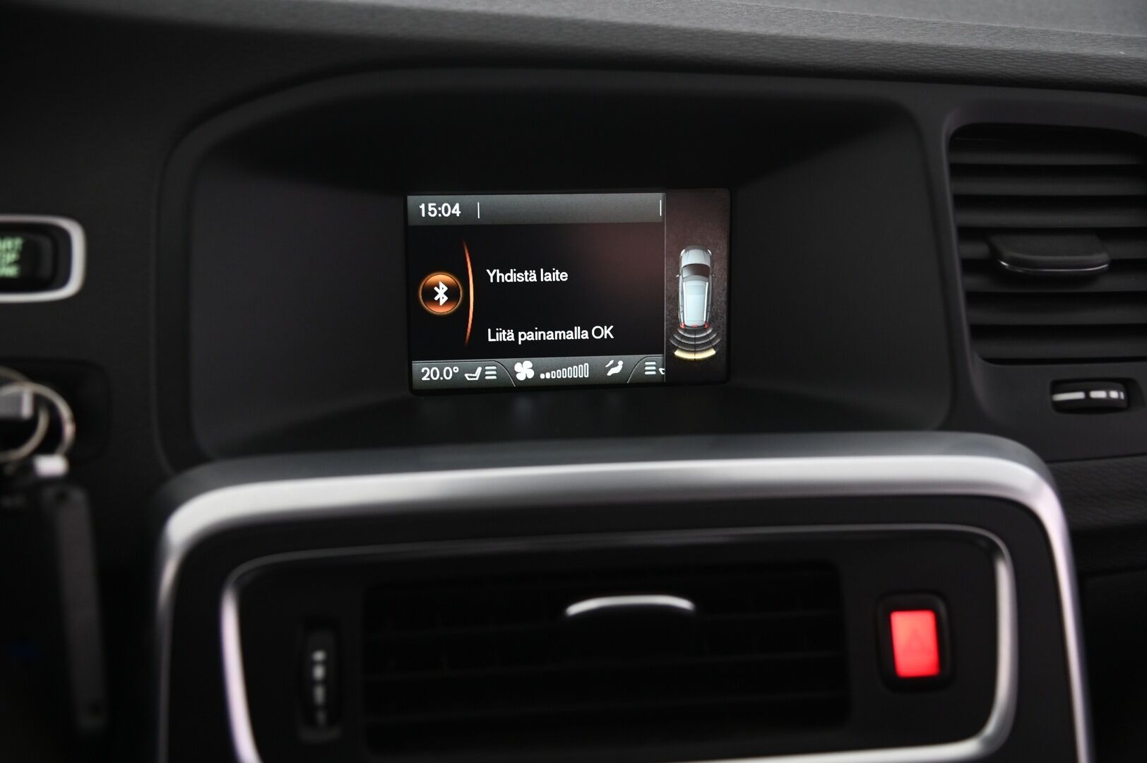 Volvo V60 2012 T3 R-Design - Huippusiisti | Lohko | Vakkari | BT | Kattokaiteet | 2x renkaat aluvanteilla
