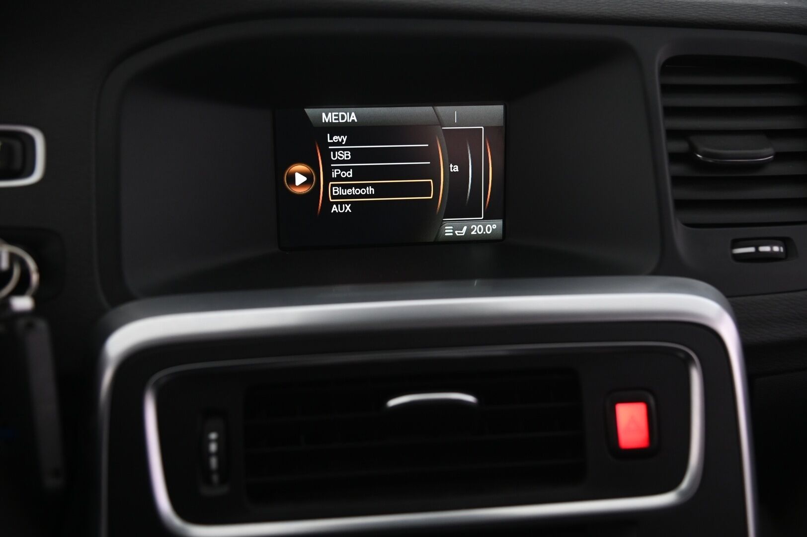 Volvo V60 2012 T3 R-Design - Huippusiisti | Lohko | Vakkari | BT | Kattokaiteet | 2x renkaat aluvanteilla