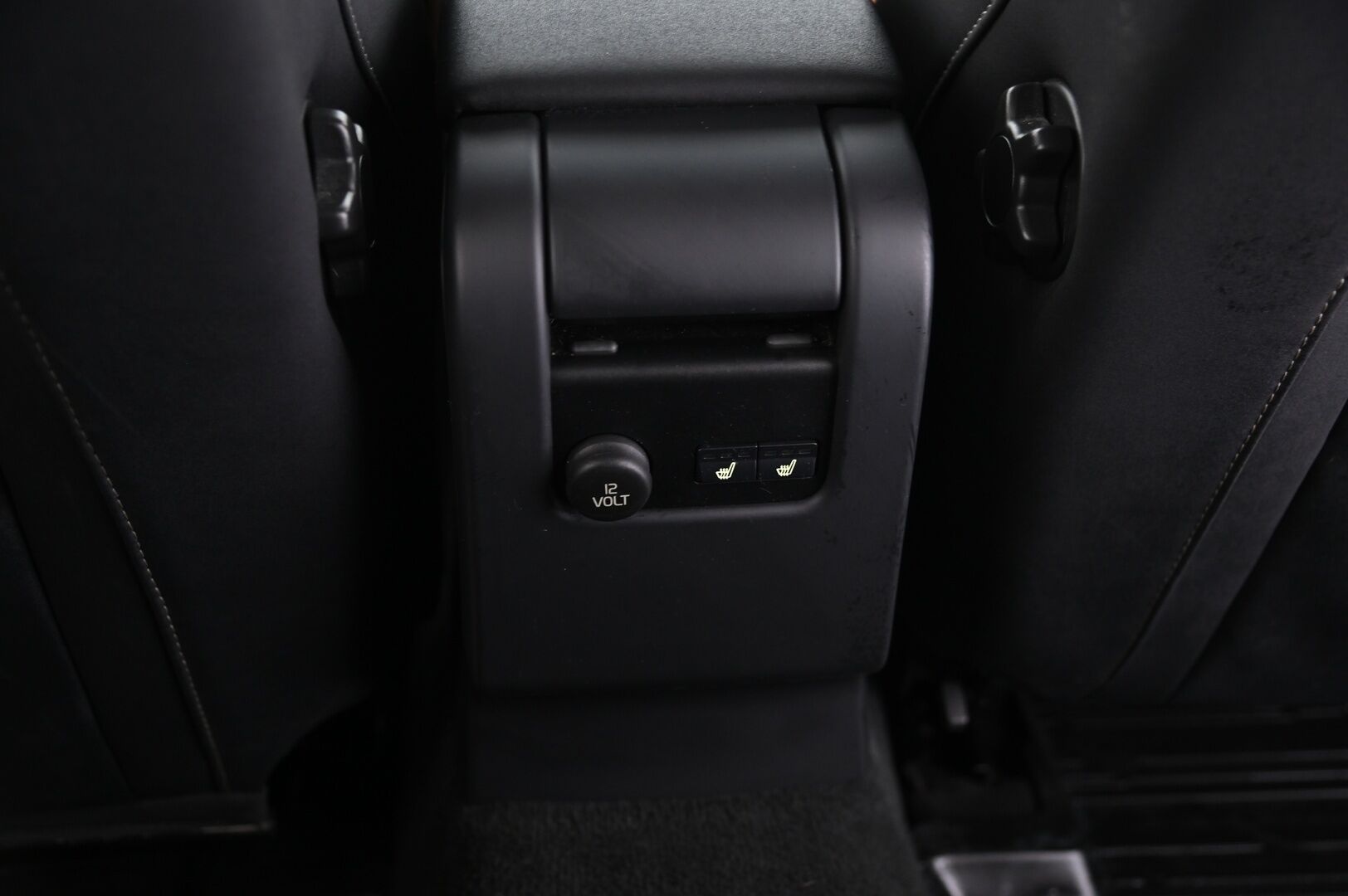 Volvo V60 2012 T3 R-Design - Huippusiisti | Lohko | Vakkari | BT | Kattokaiteet | 2x renkaat aluvanteilla