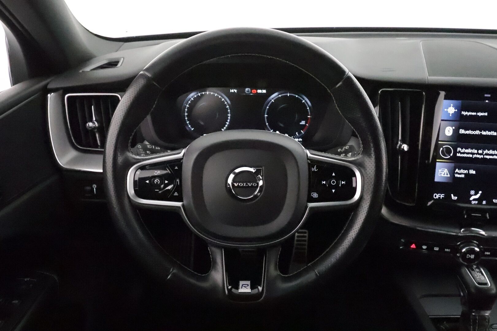 Volvo XC60 2018 D4 AWD R-Design aut (B) *ACC / 360° / Muistipenkki / Full LED / Webasto / Navi / Koukku / Sporttipenkit / BLIS* - Suomi-auto / Kahdet renkaat aluvanteilla