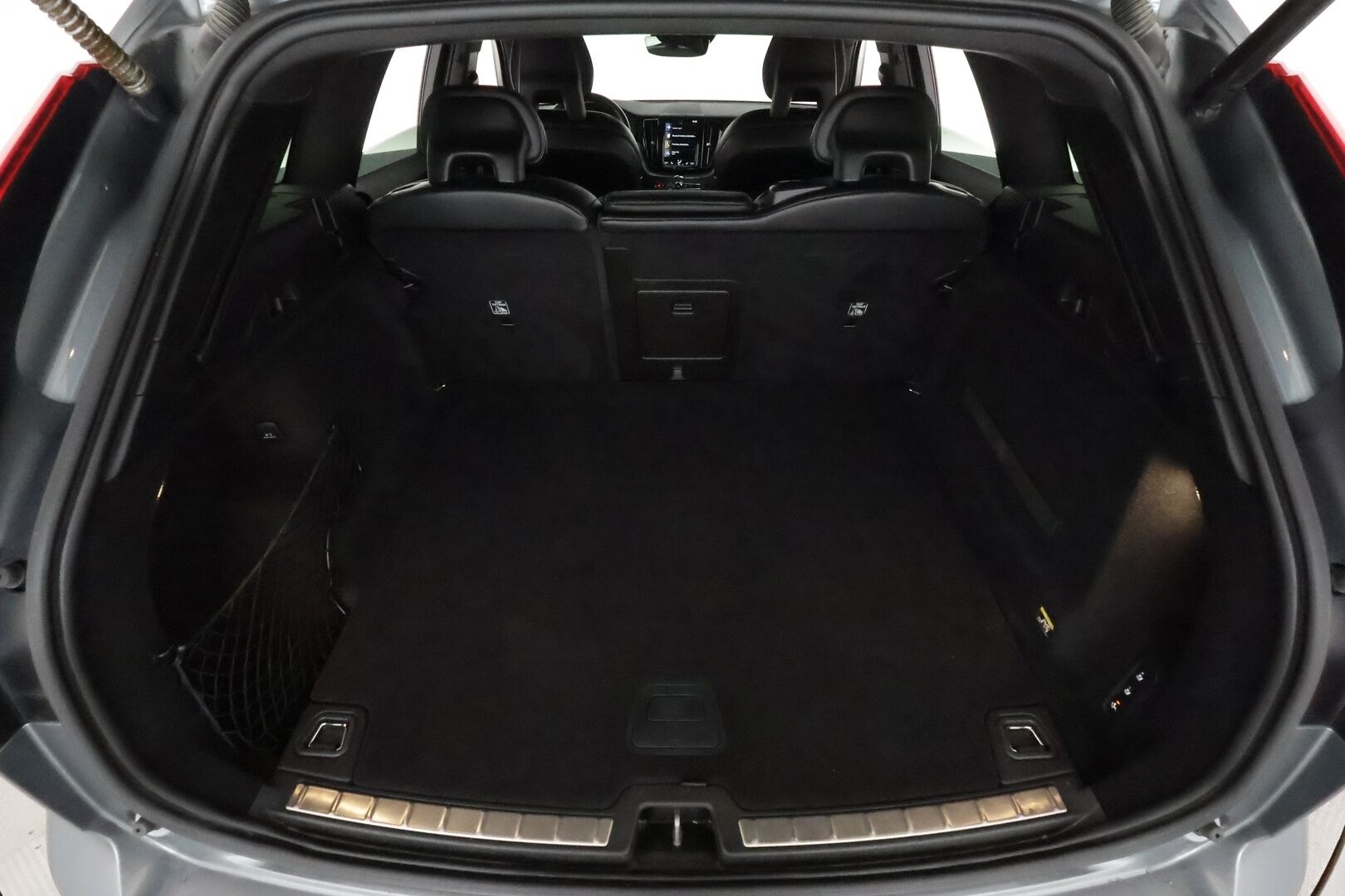 Volvo XC60 2018 D4 AWD R-Design aut (B) *ACC / 360° / Muistipenkki / Full LED / Webasto / Navi / Koukku / Sporttipenkit / BLIS* - Suomi-auto / Kahdet renkaat aluvanteilla