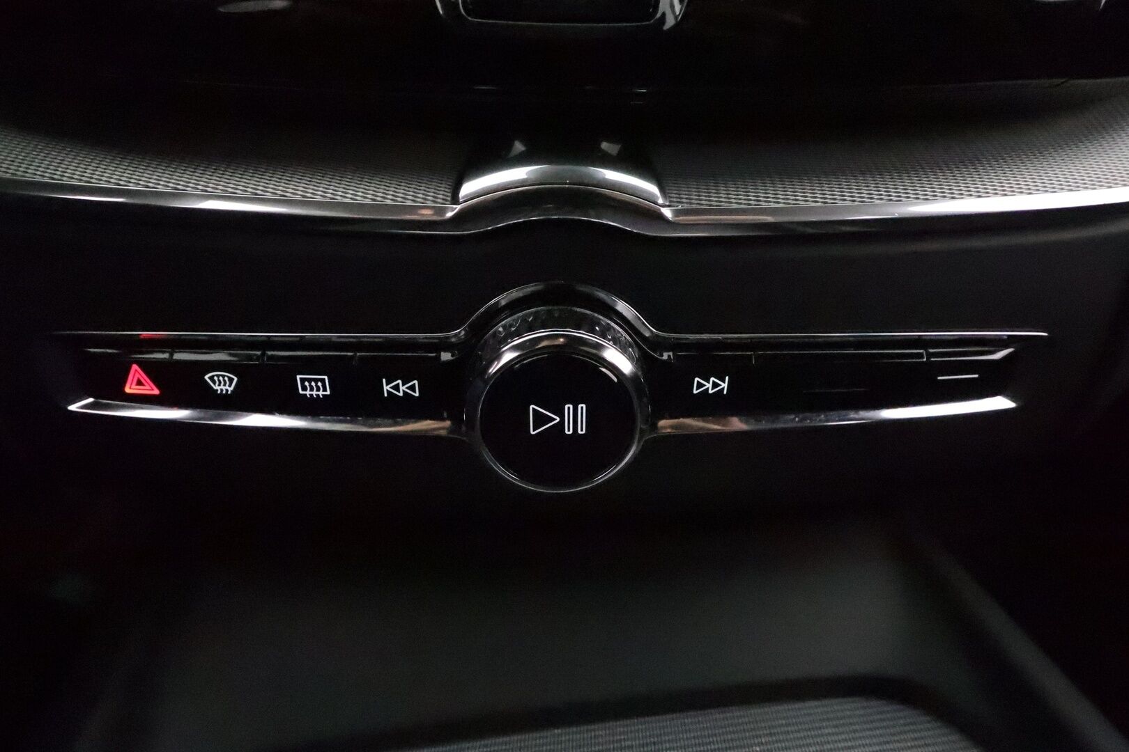 Volvo XC60 2018 D4 AWD R-Design aut (B) *ACC / 360° / Muistipenkki / Full LED / Webasto / Navi / Koukku / Sporttipenkit / BLIS* - Suomi-auto / Kahdet renkaat aluvanteilla
