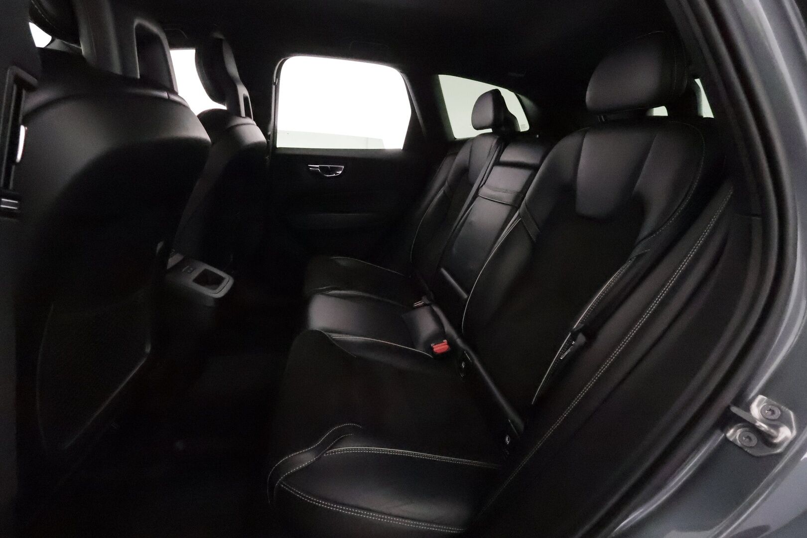 Volvo XC60 2018 D4 AWD R-Design aut (B) *ACC / 360° / Muistipenkki / Full LED / Webasto / Navi / Koukku / Sporttipenkit / BLIS* - Suomi-auto / Kahdet renkaat aluvanteilla