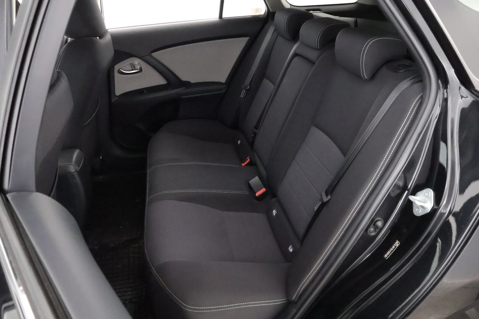 Toyota Avensis 2018 1,8 Valvematic Active Edition Touring Sports Multidrive S - Suomiauto / Merkkihuollettu / P.Kamera / Vakkari / Lohkolämmitin / Juuri saapunut Tampereelle!